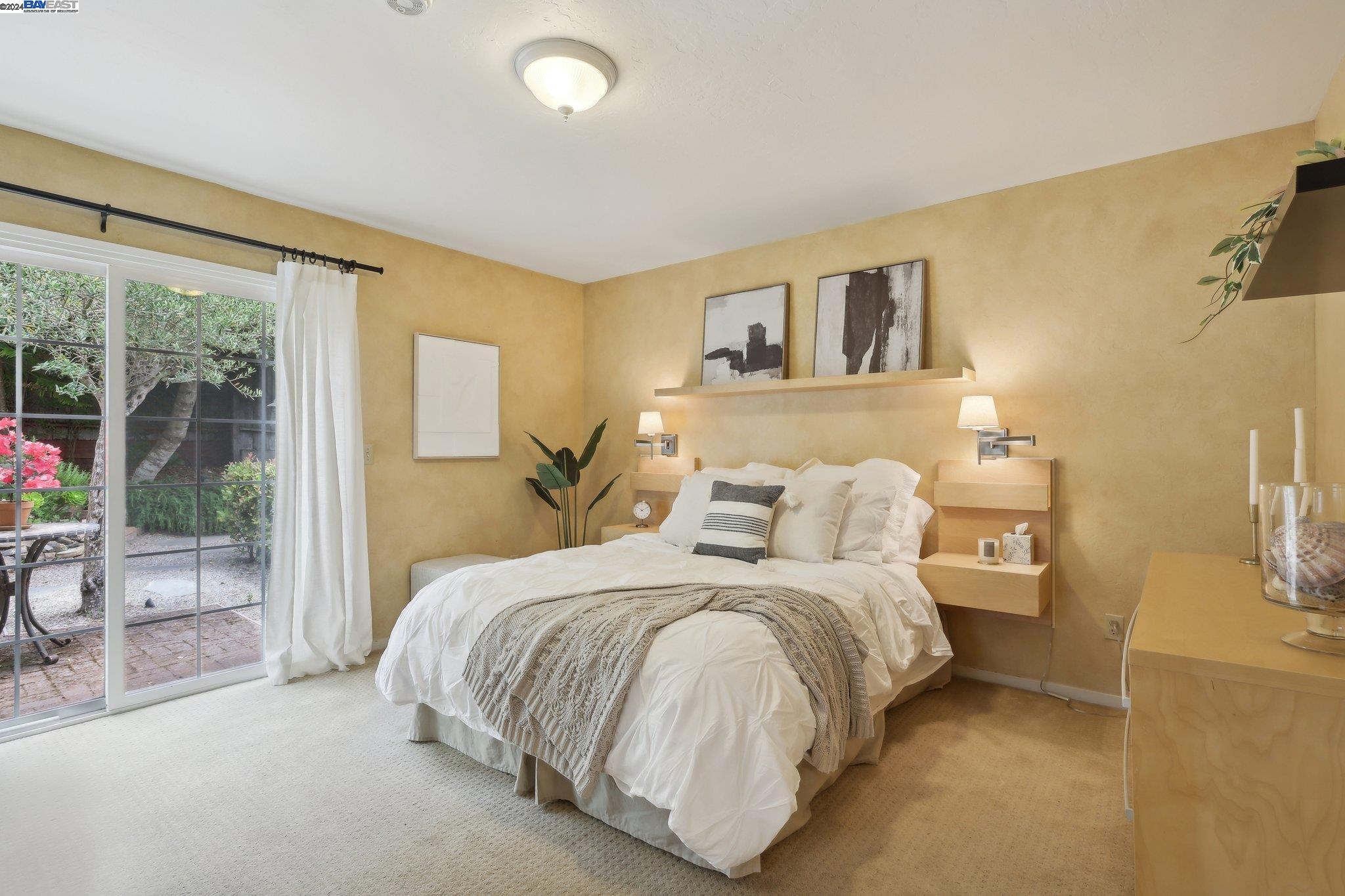 3 NE 4th Carpenter St