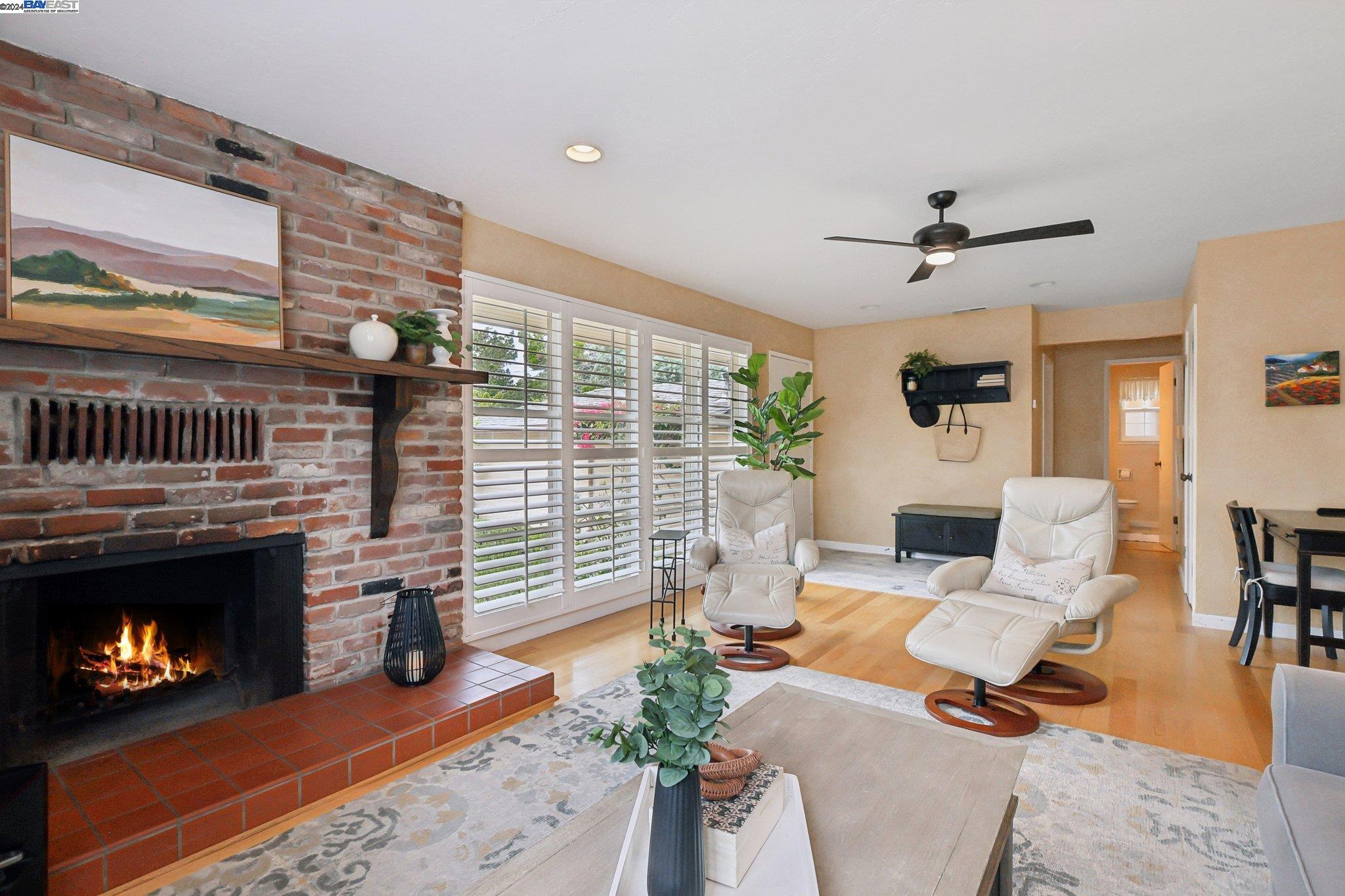 3 NE 4th Carpenter St