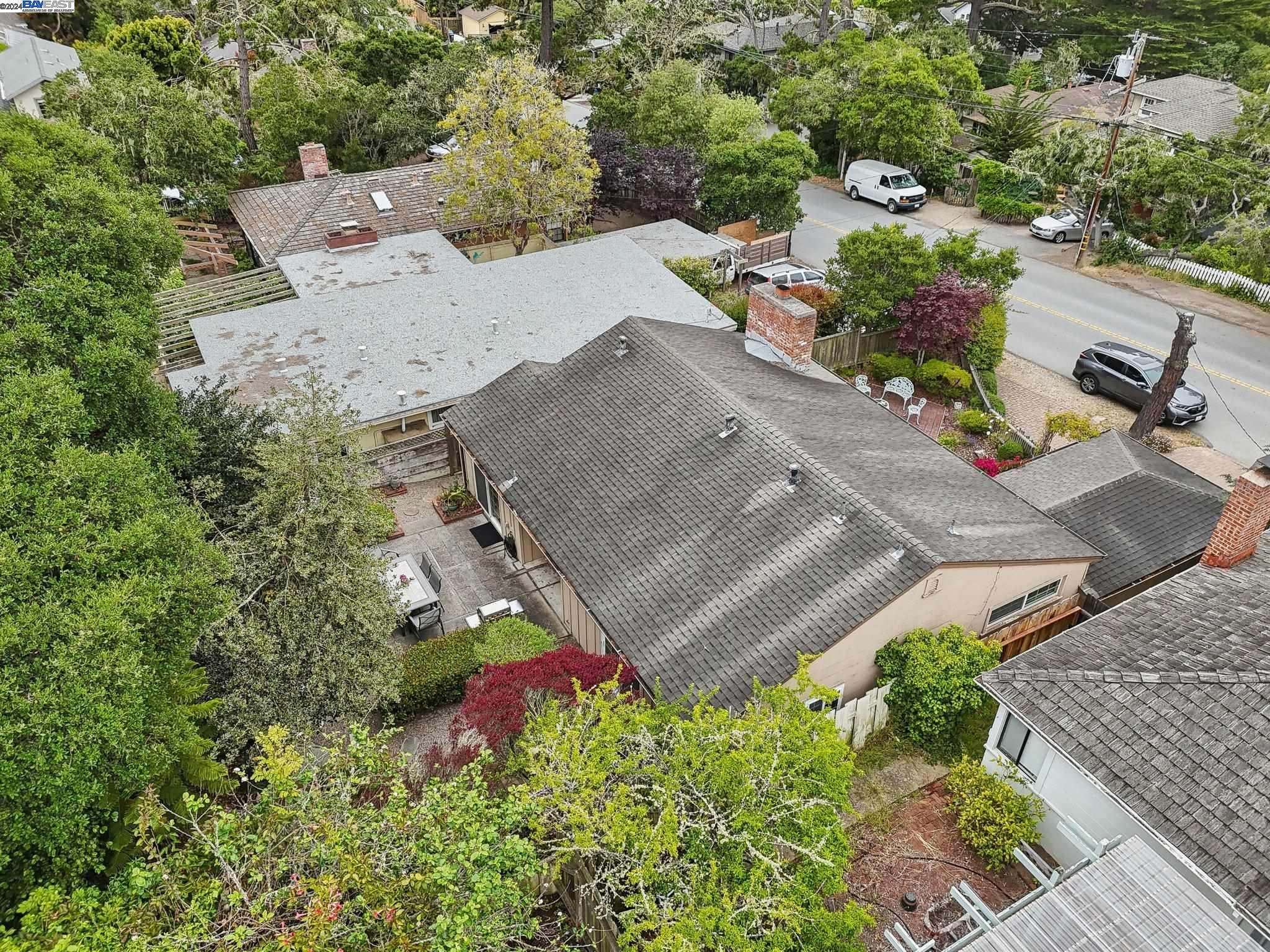 3 NE 4th Carpenter St