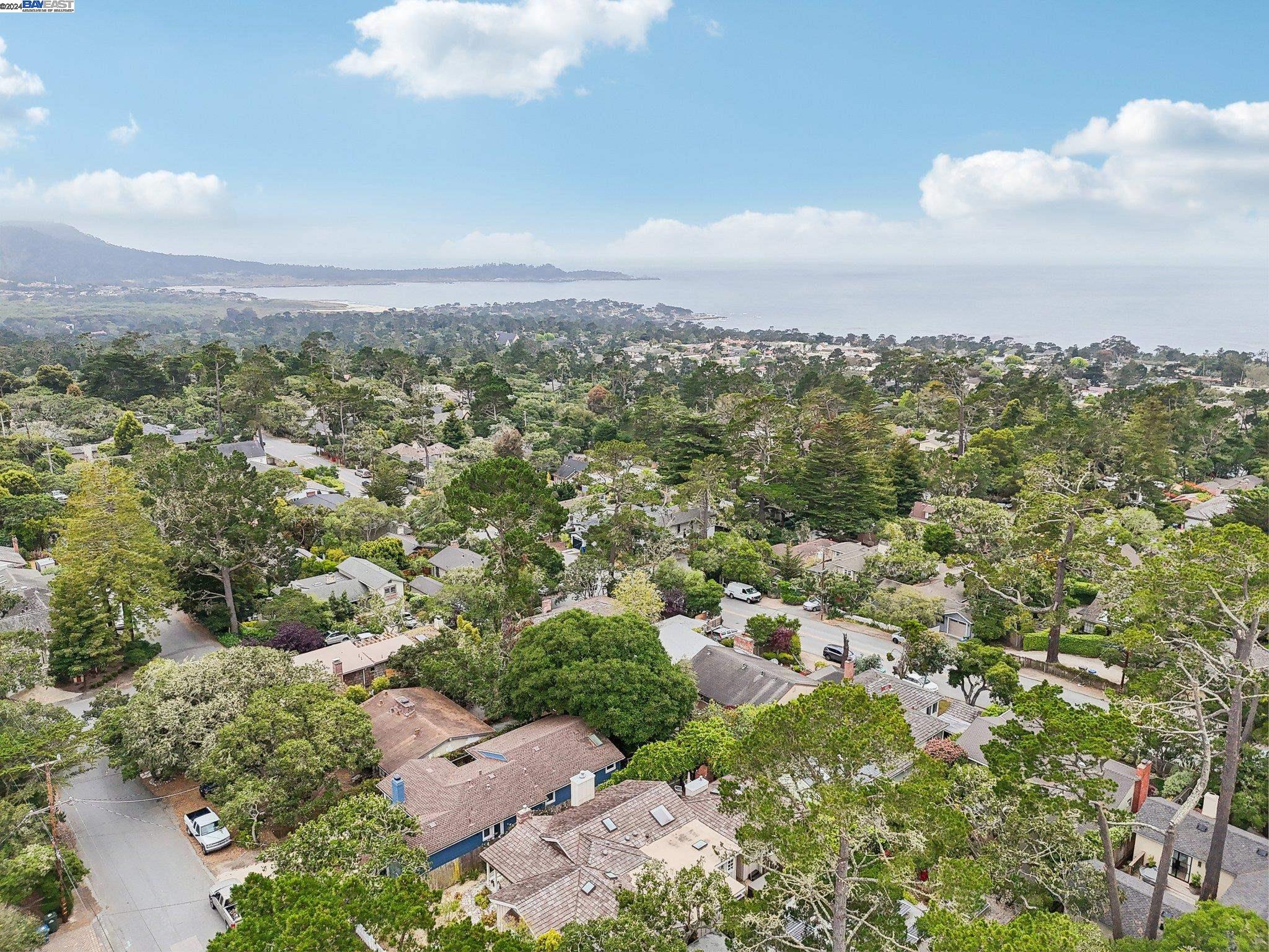 3 NE 4th Carpenter St