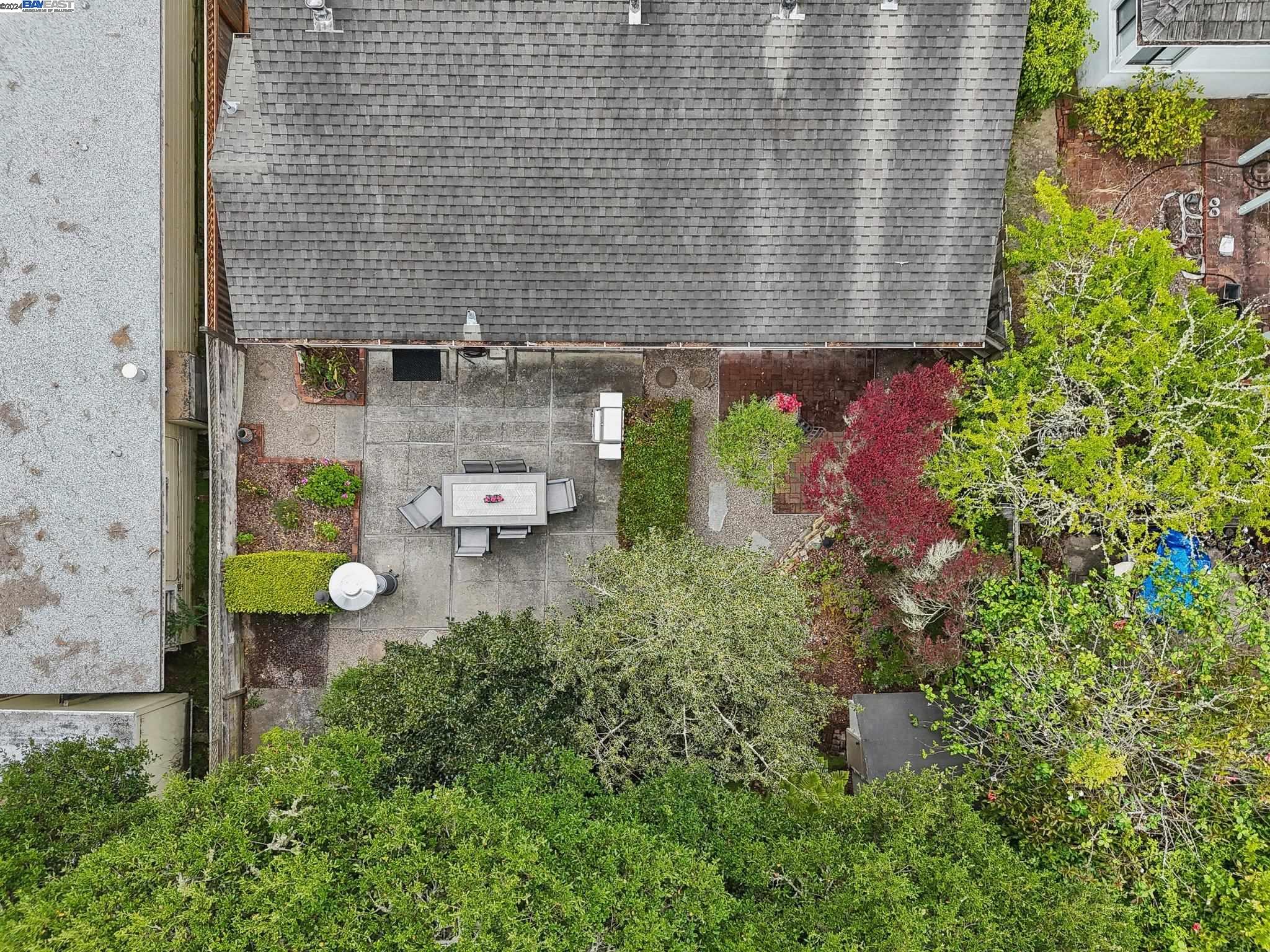 3 NE 4th Carpenter St