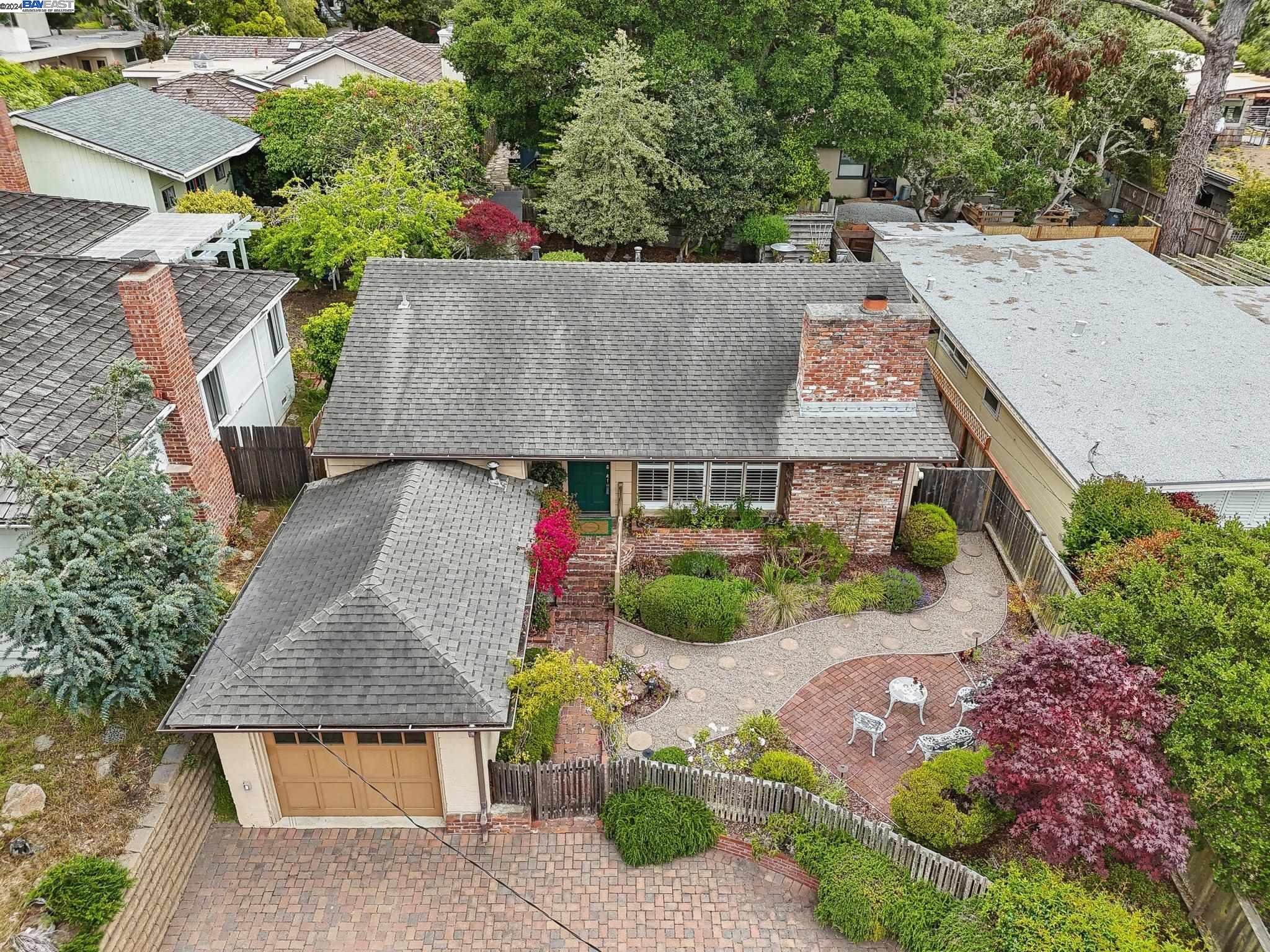 3 NE 4th Carpenter St