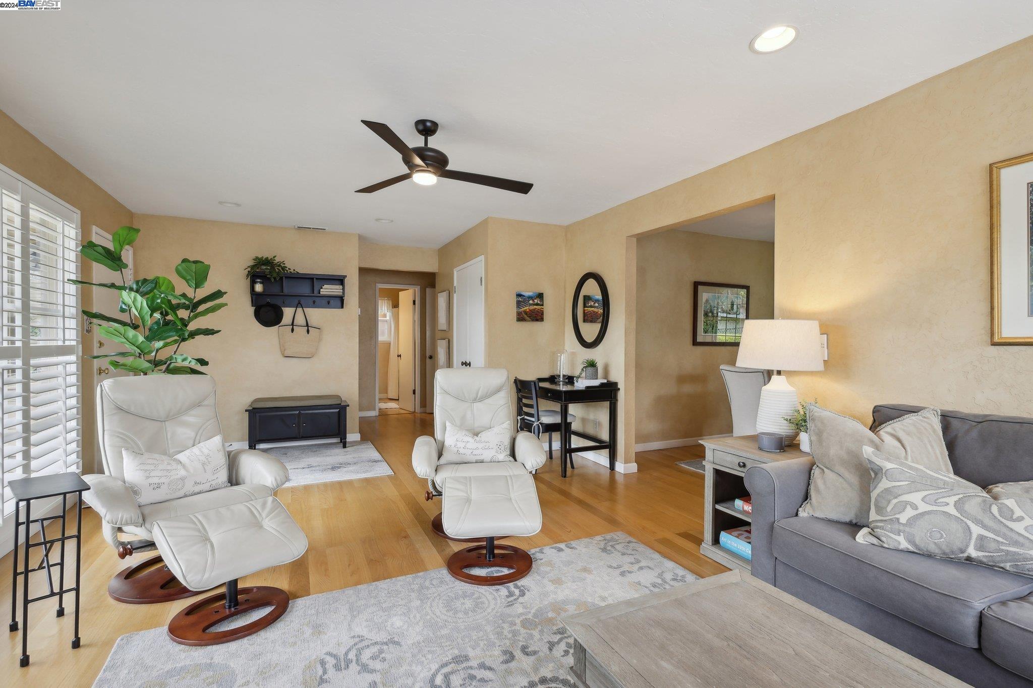 3 NE 4th Carpenter St