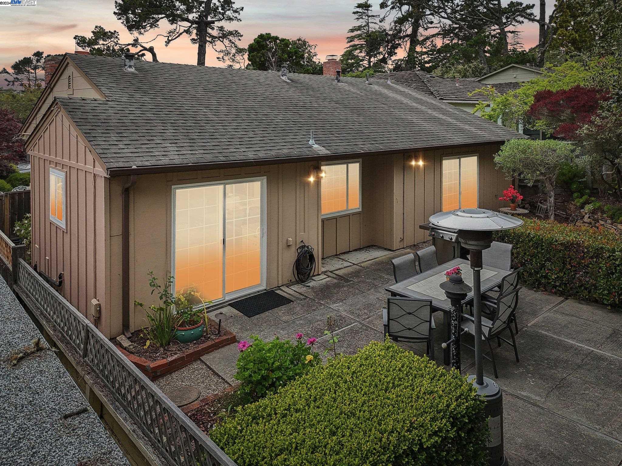 3 NE 4th Carpenter St