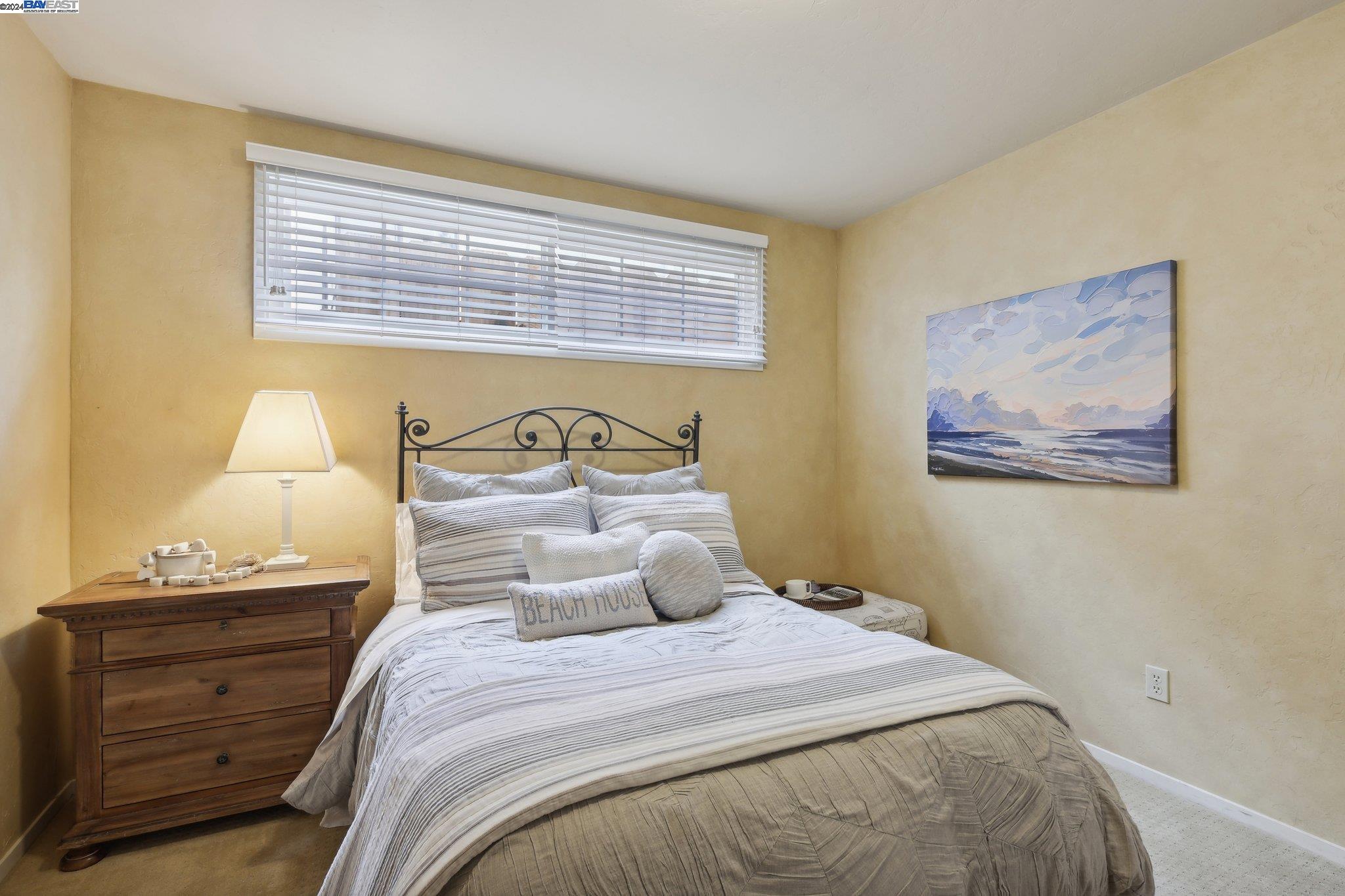 3 NE 4th Carpenter St