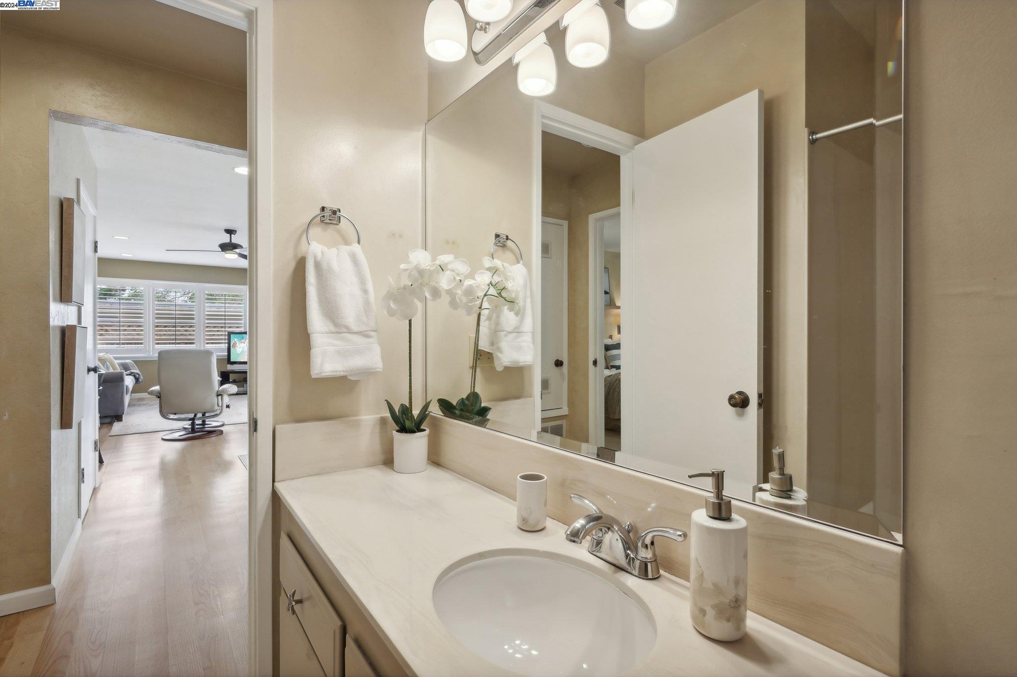 3 NE 4th Carpenter St