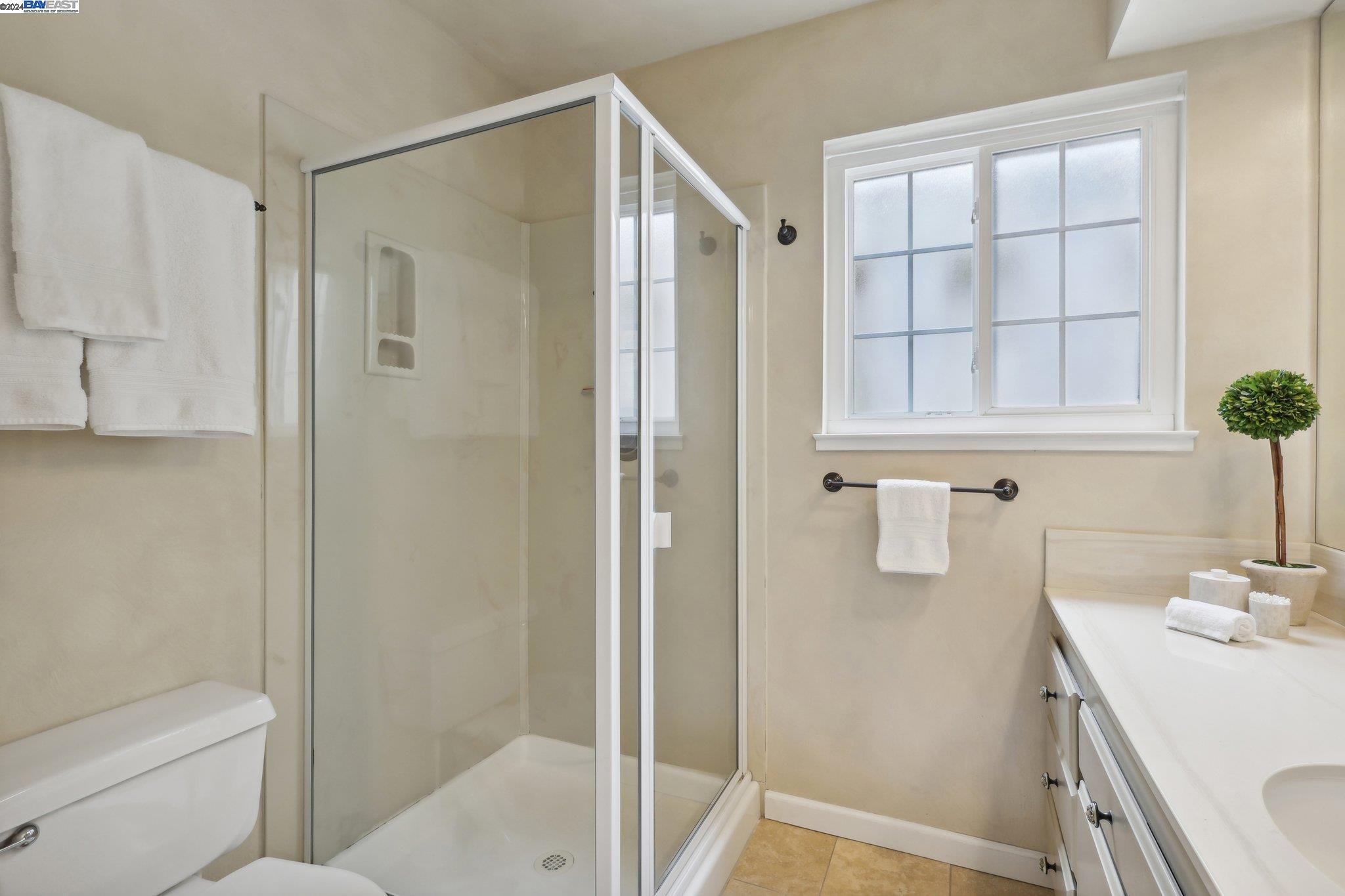 3 NE 4th Carpenter St