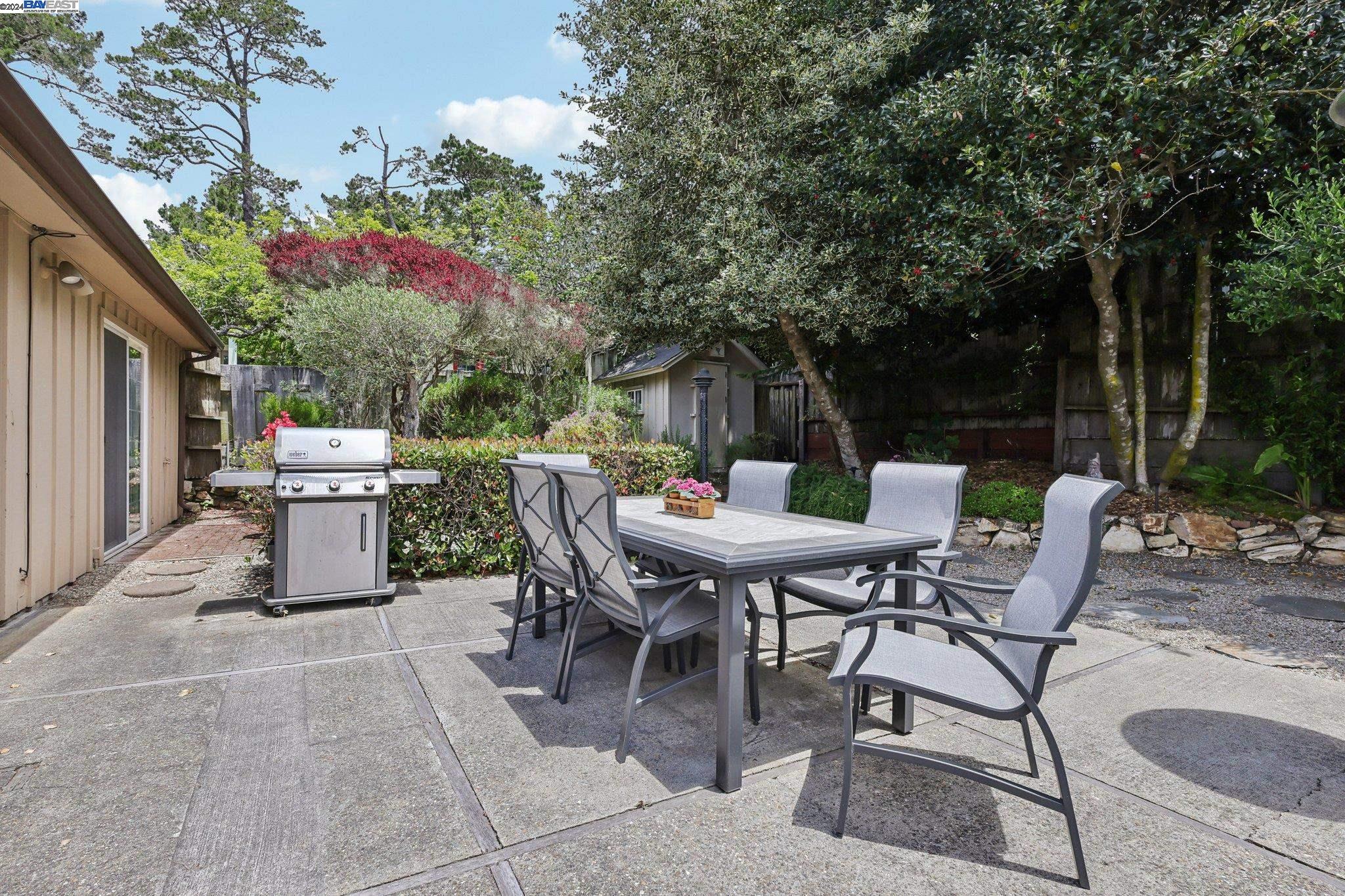 3 NE 4th Carpenter St