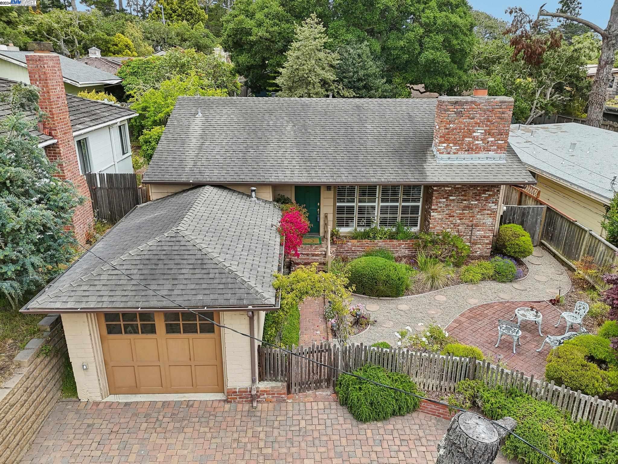 3 NE 4th Carpenter St