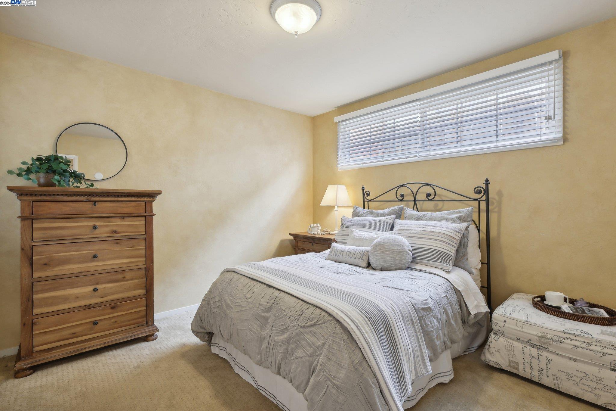 3 NE 4th Carpenter St