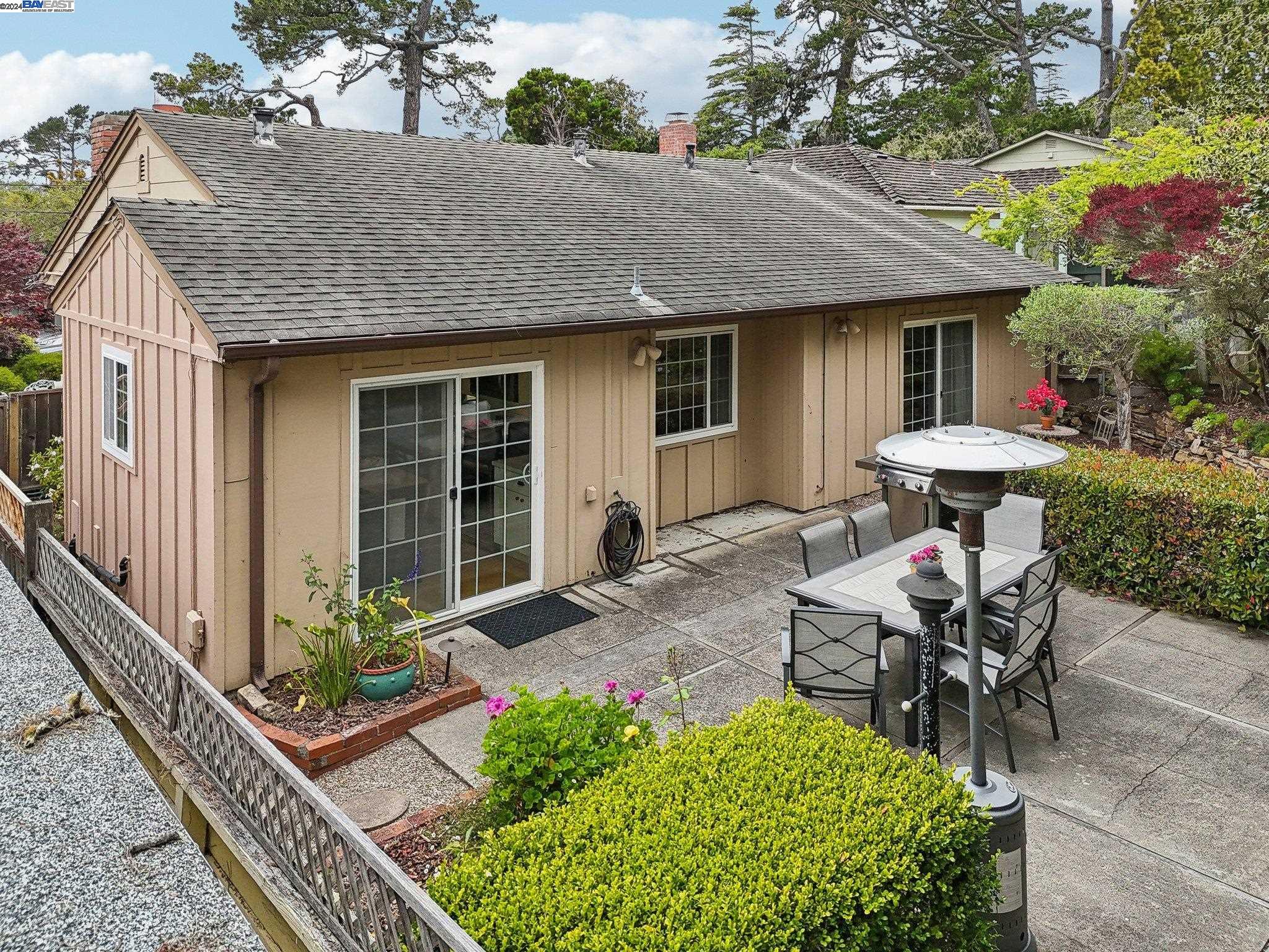 3 NE 4th Carpenter St