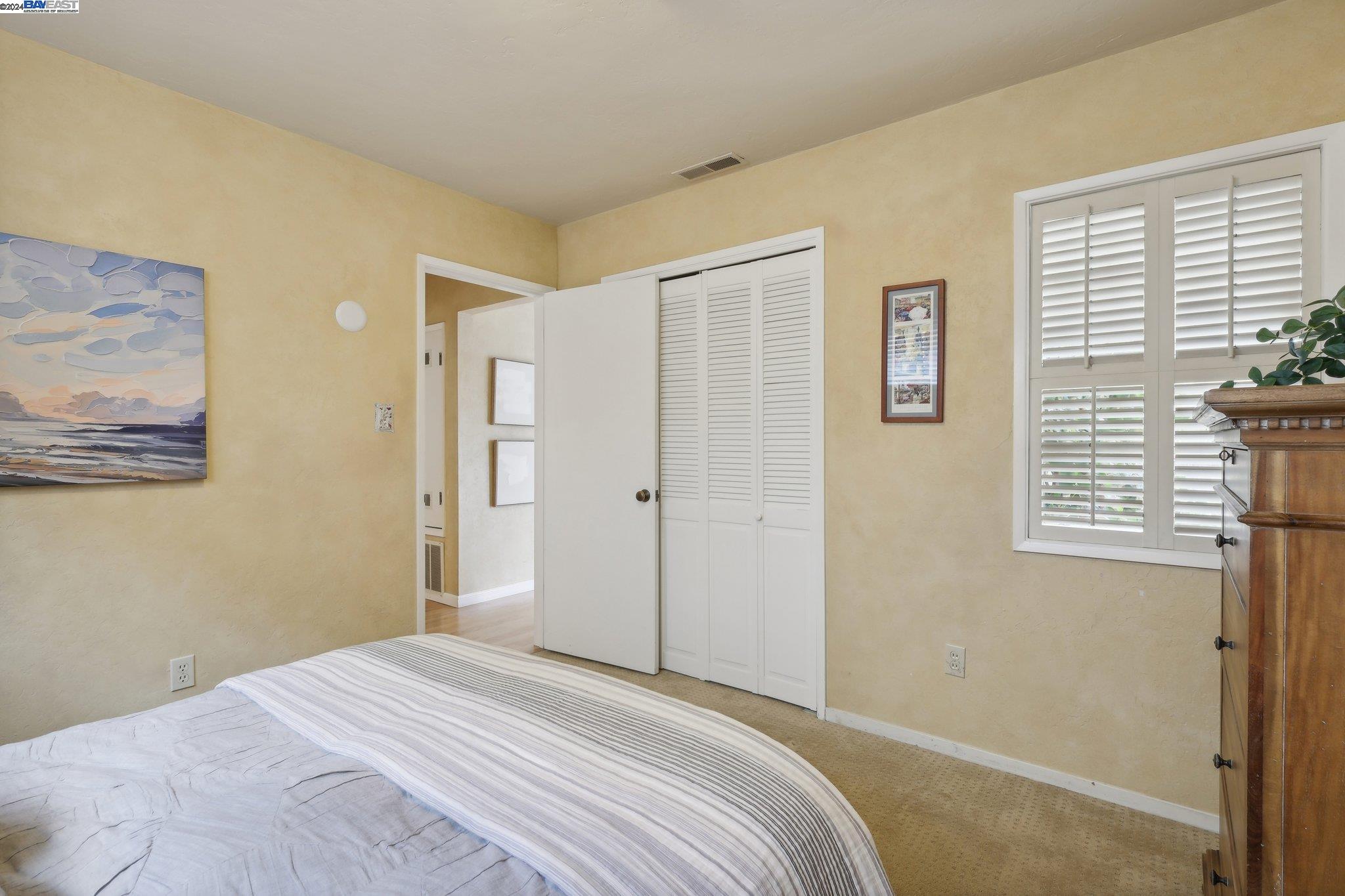 3 NE 4th Carpenter St