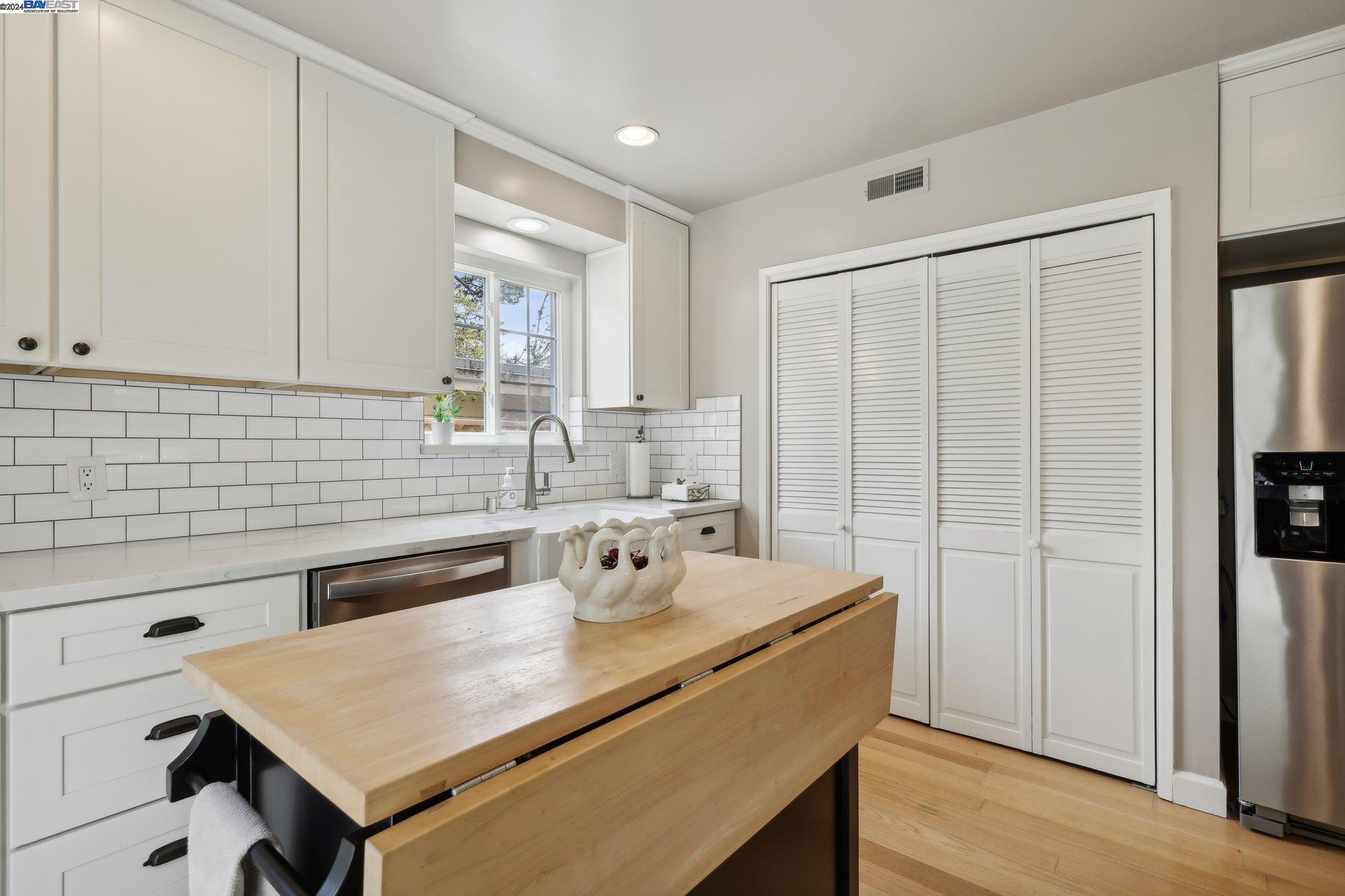 3 NE 4th Carpenter St