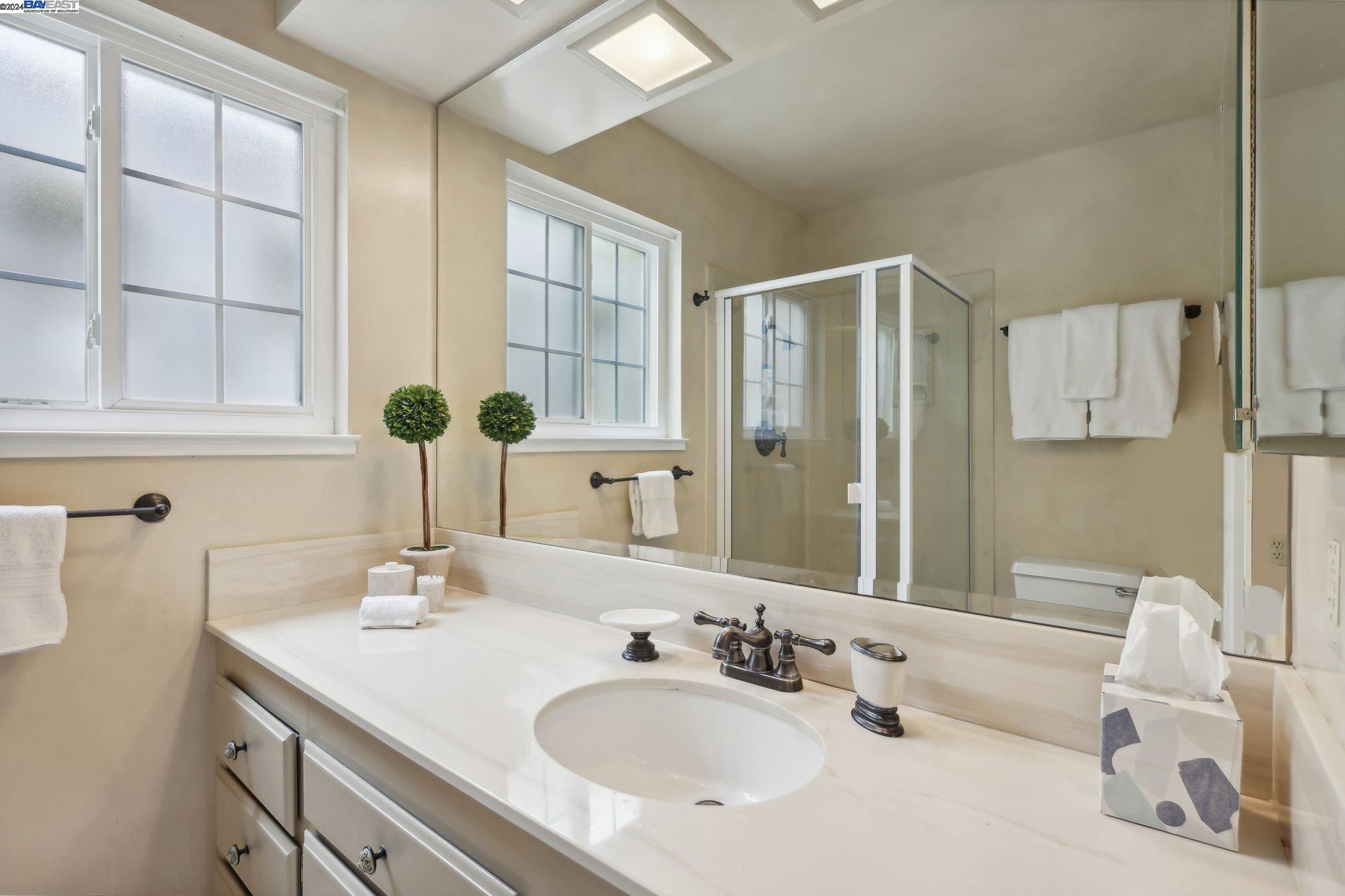 3 NE 4th Carpenter St