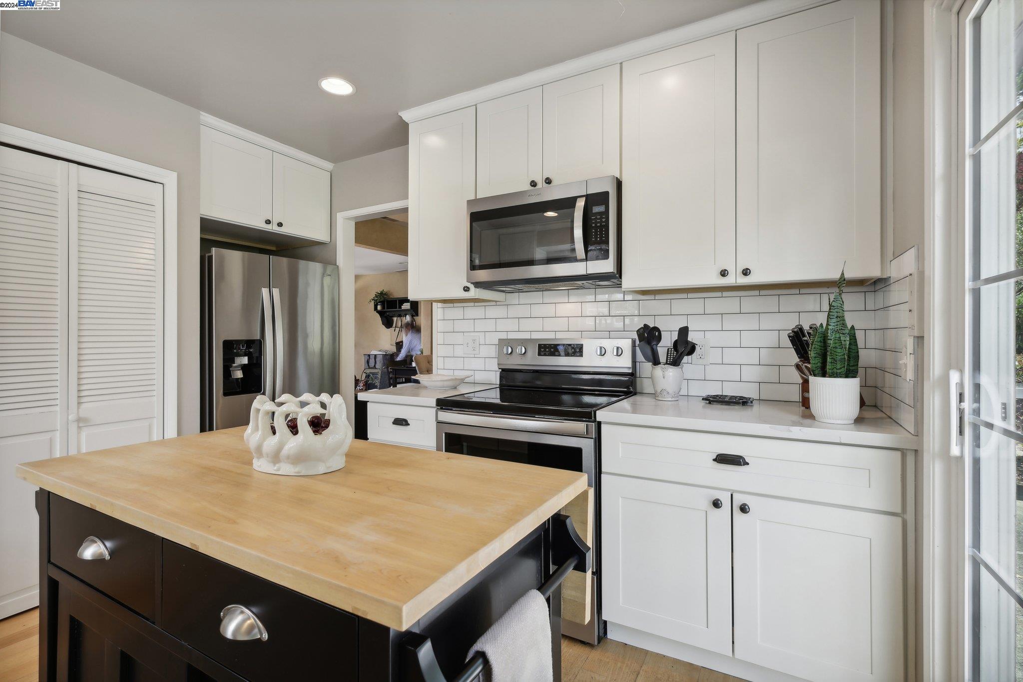 3 NE 4th Carpenter St