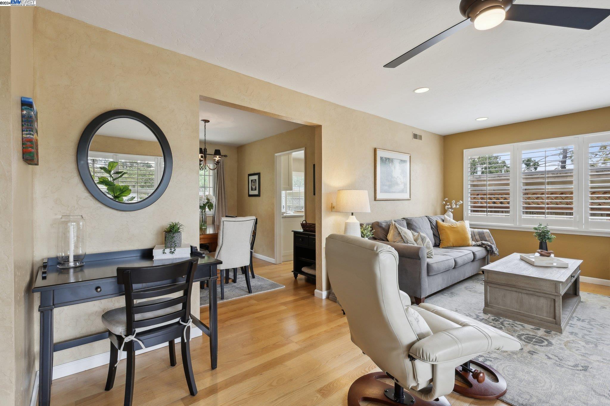 3 NE 4th Carpenter St