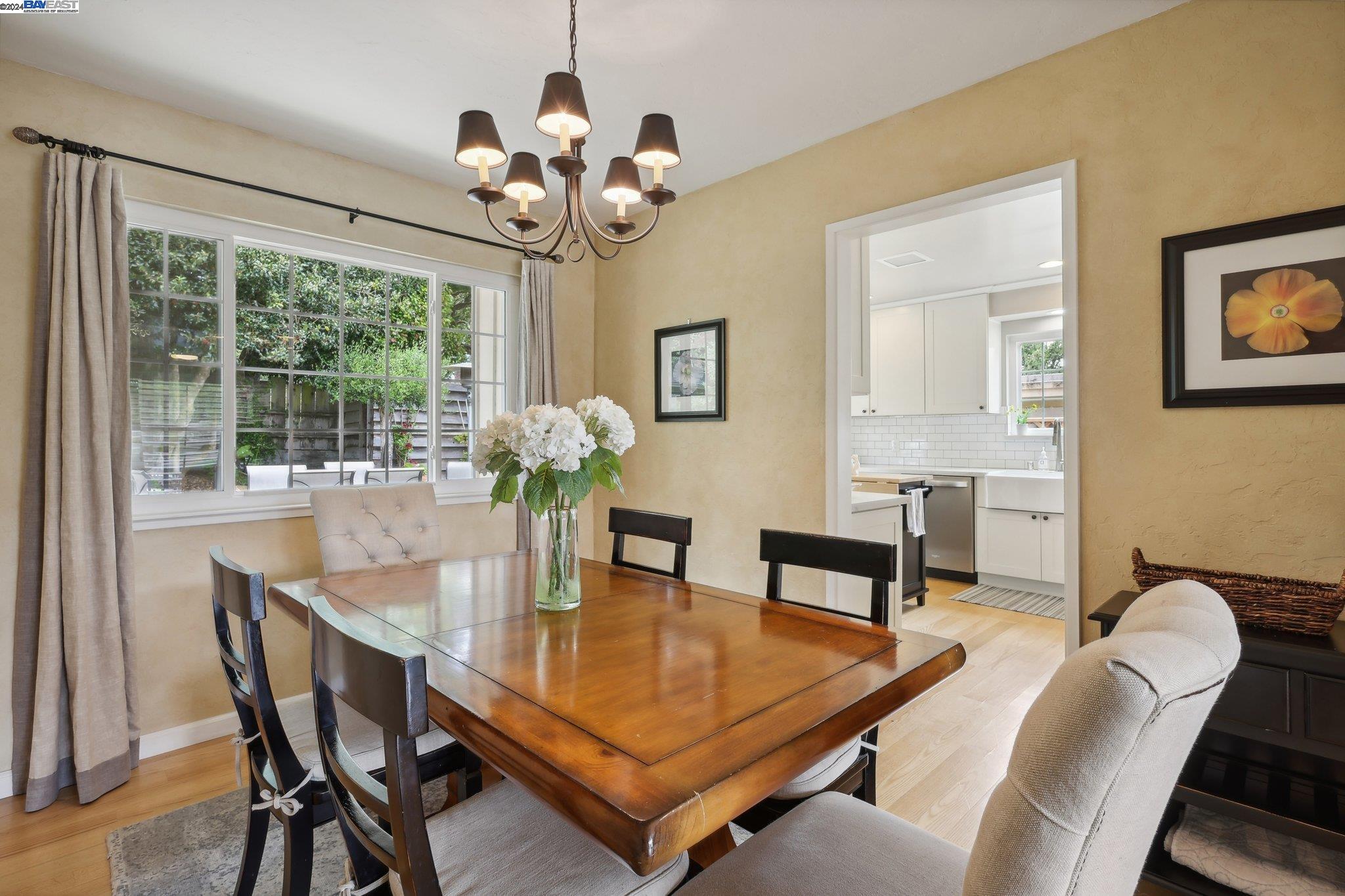 3 NE 4th Carpenter St