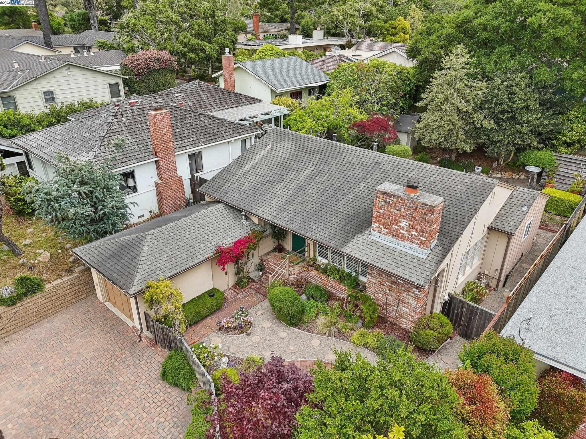 3 NE 4th Carpenter St