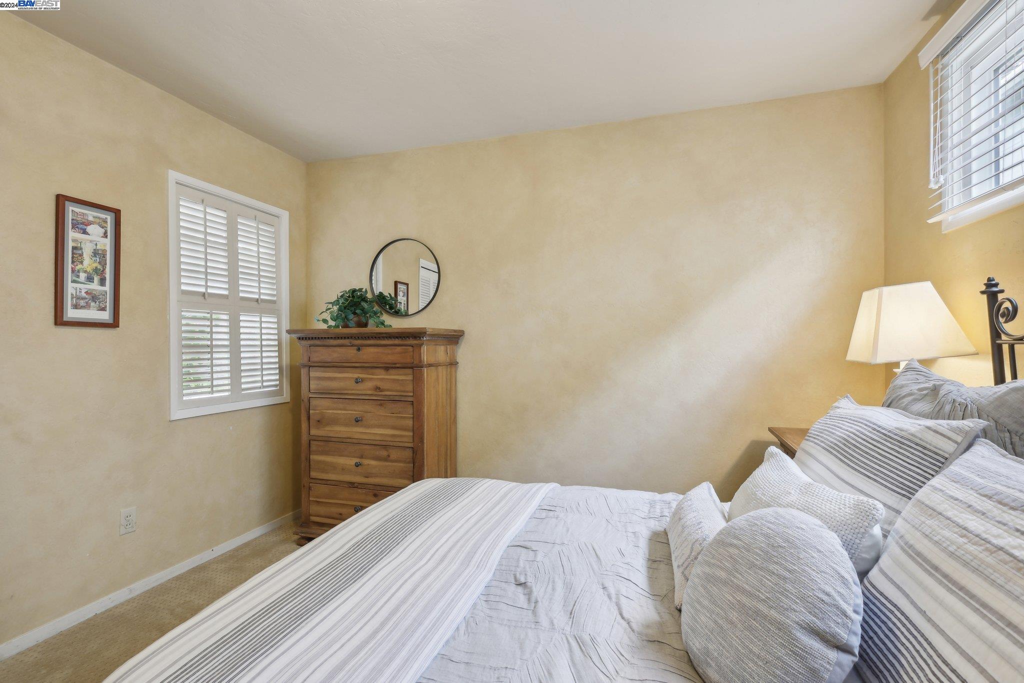 3 NE 4th Carpenter St