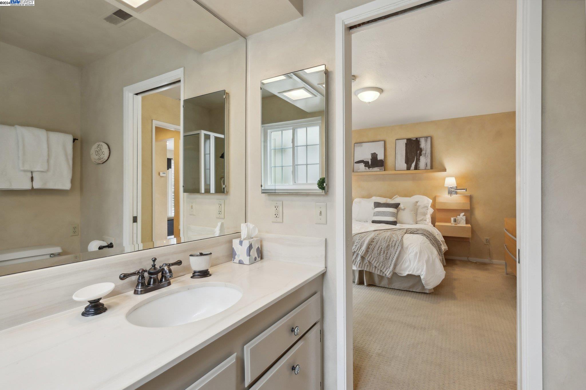 3 NE 4th Carpenter St