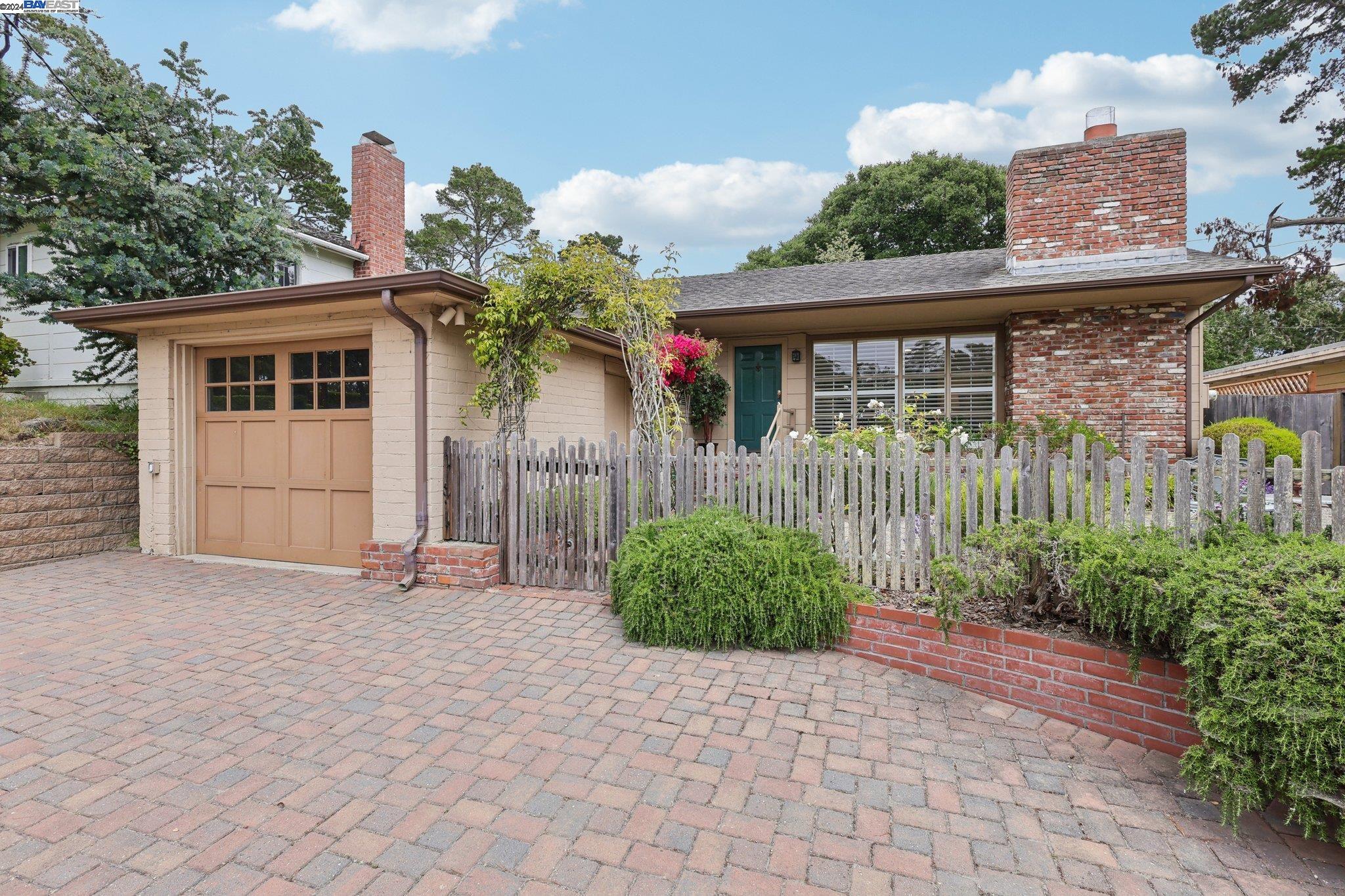 3 NE 4th Carpenter St