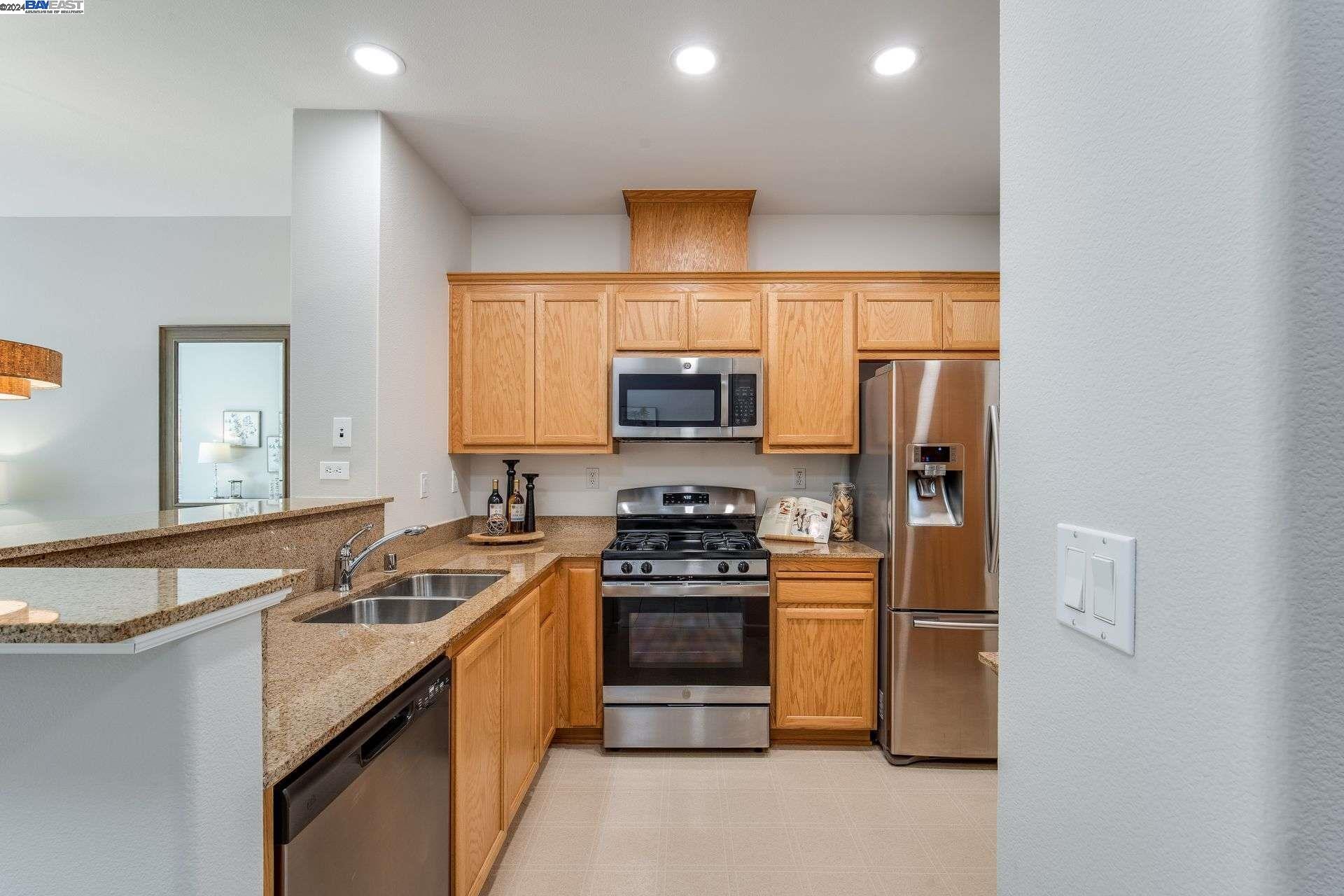 3360 Maguire Way # 237