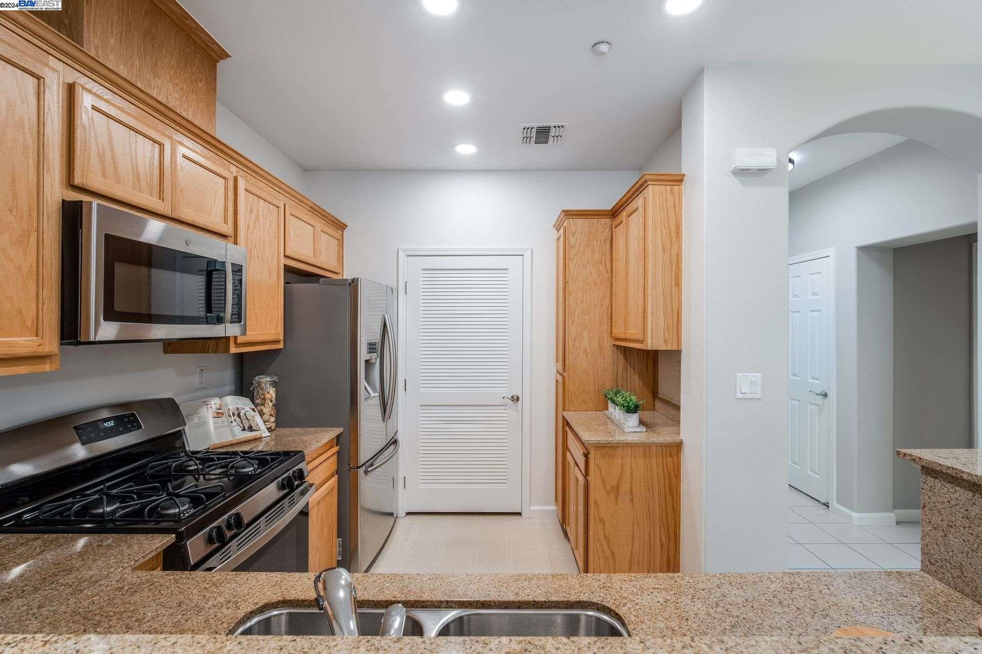 3360 Maguire Way # 237