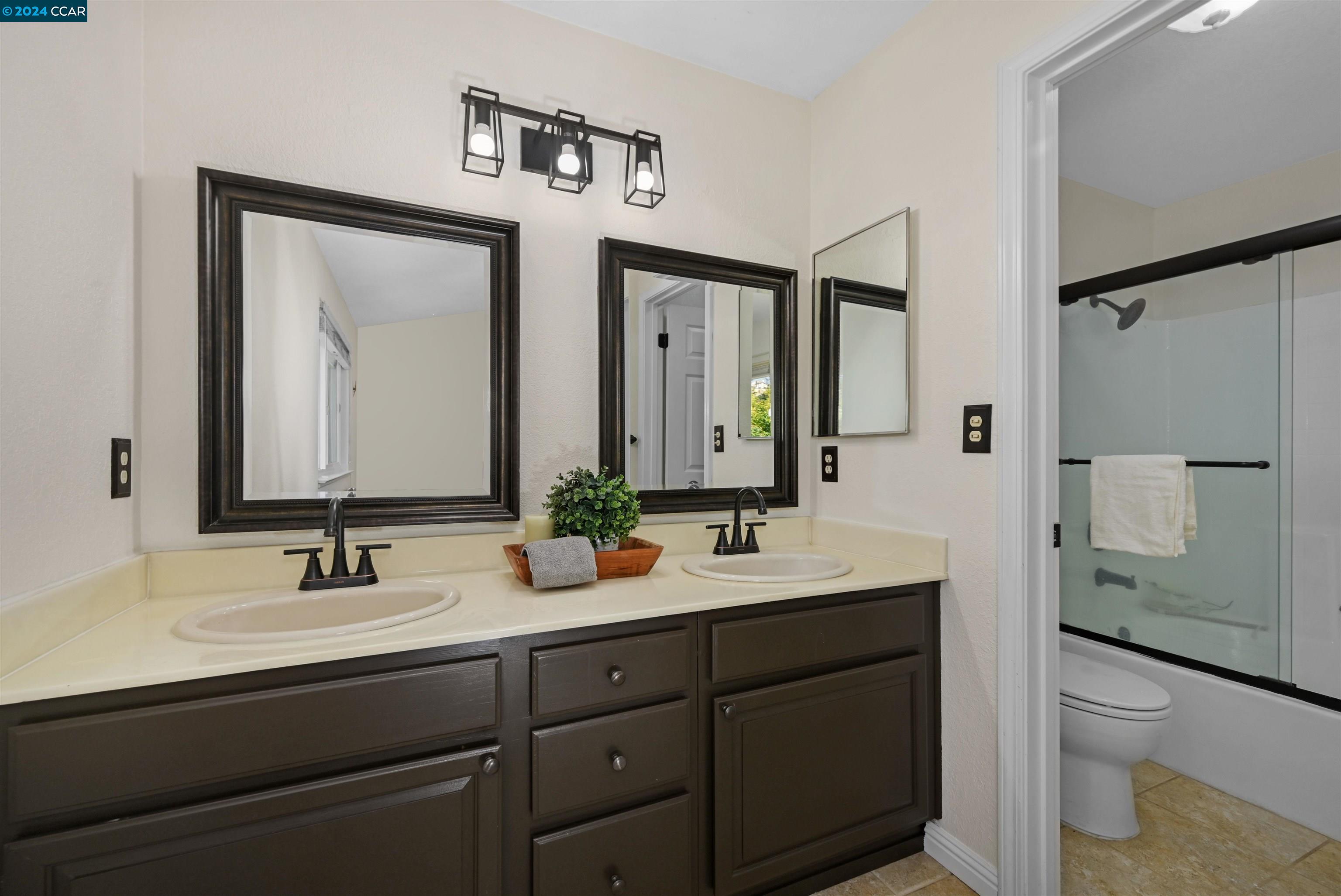 7535 Rolling Hills Cir