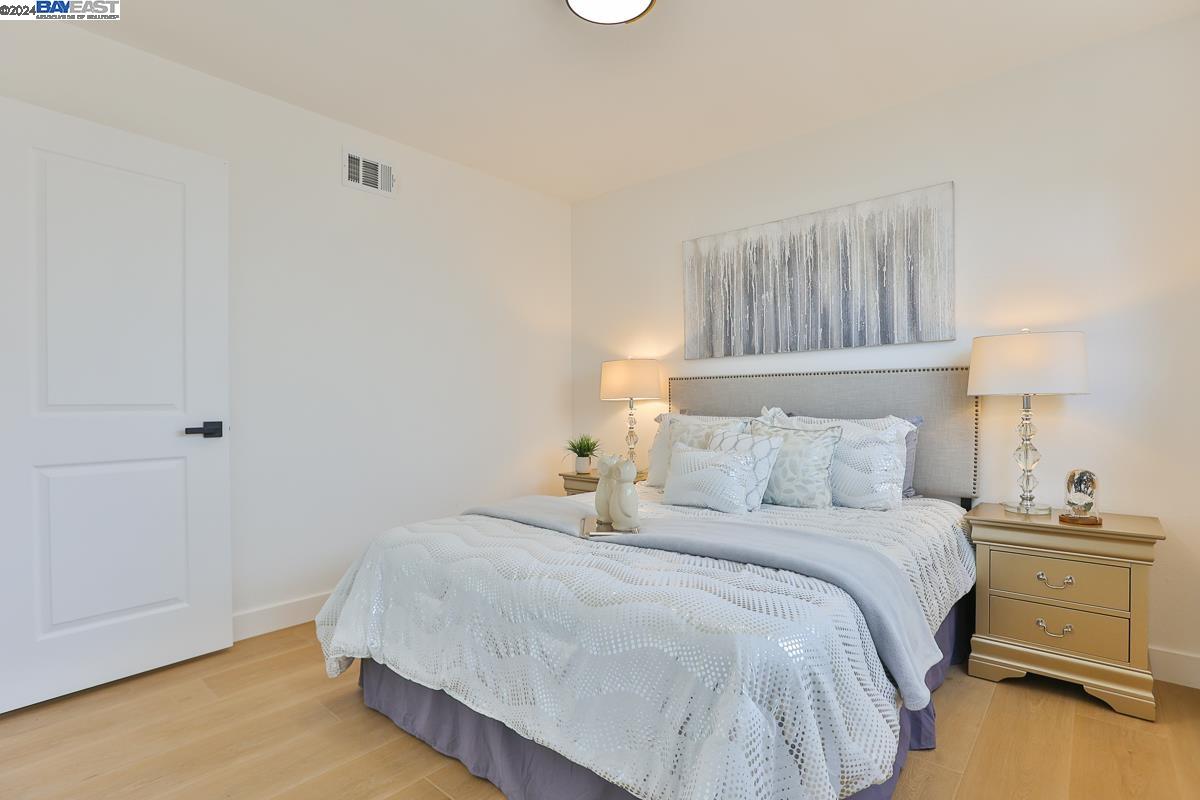 858 Gull Ave