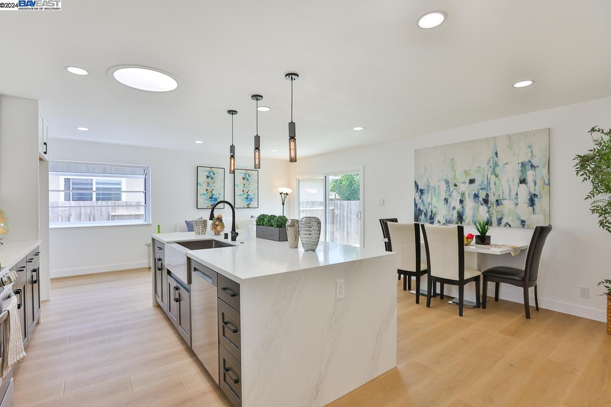 858 Gull Ave