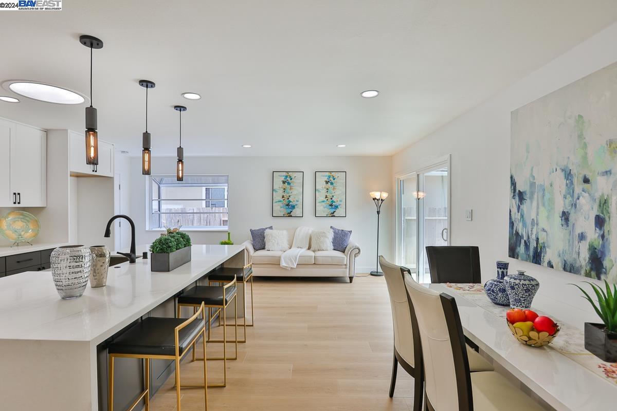 858 Gull Ave