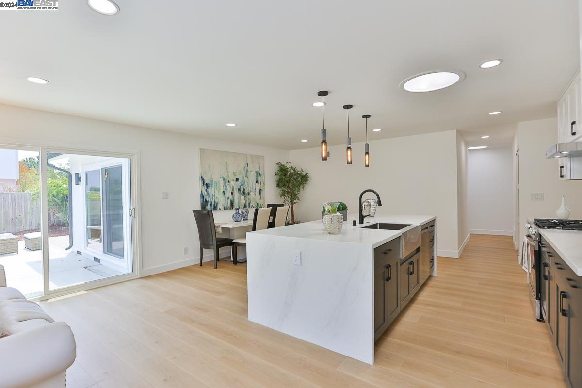 858 Gull Ave