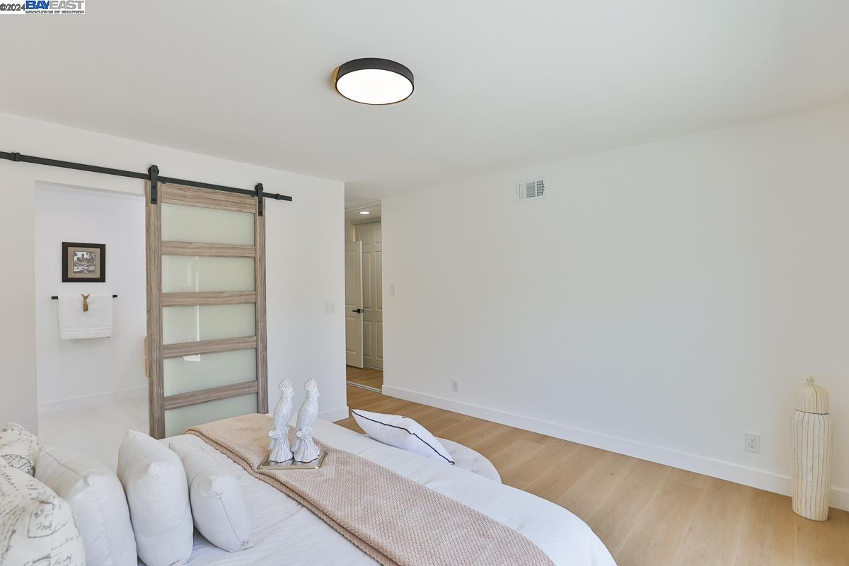 858 Gull Ave