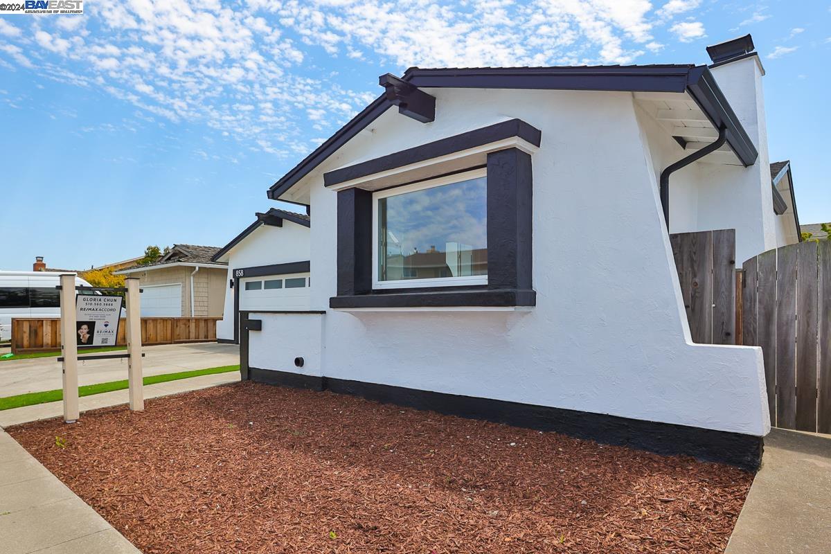858 Gull Ave