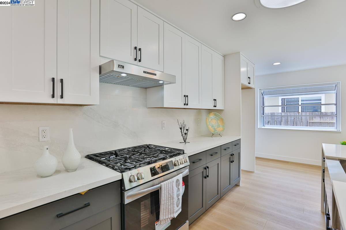 858 Gull Ave