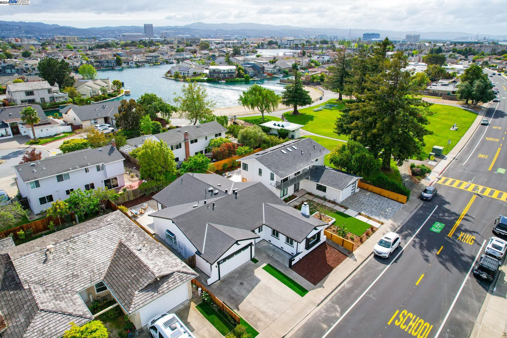858 Gull Ave