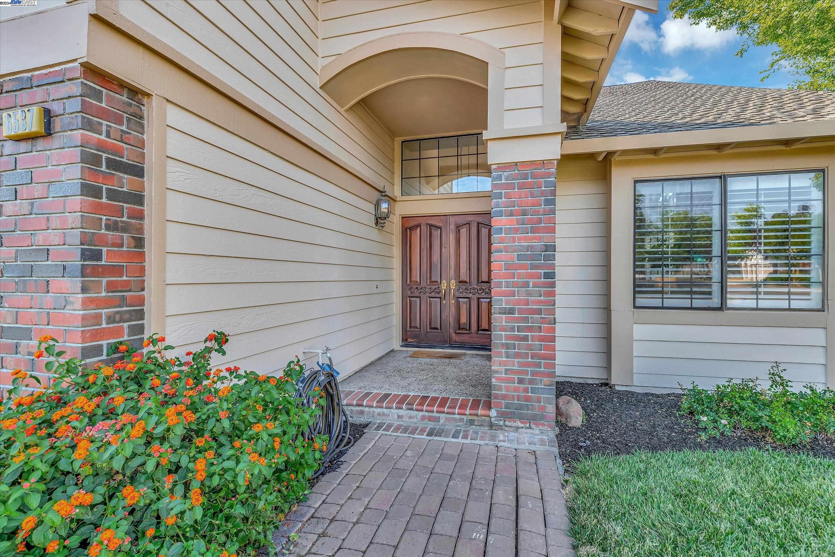 6537 Calle De La Mancha