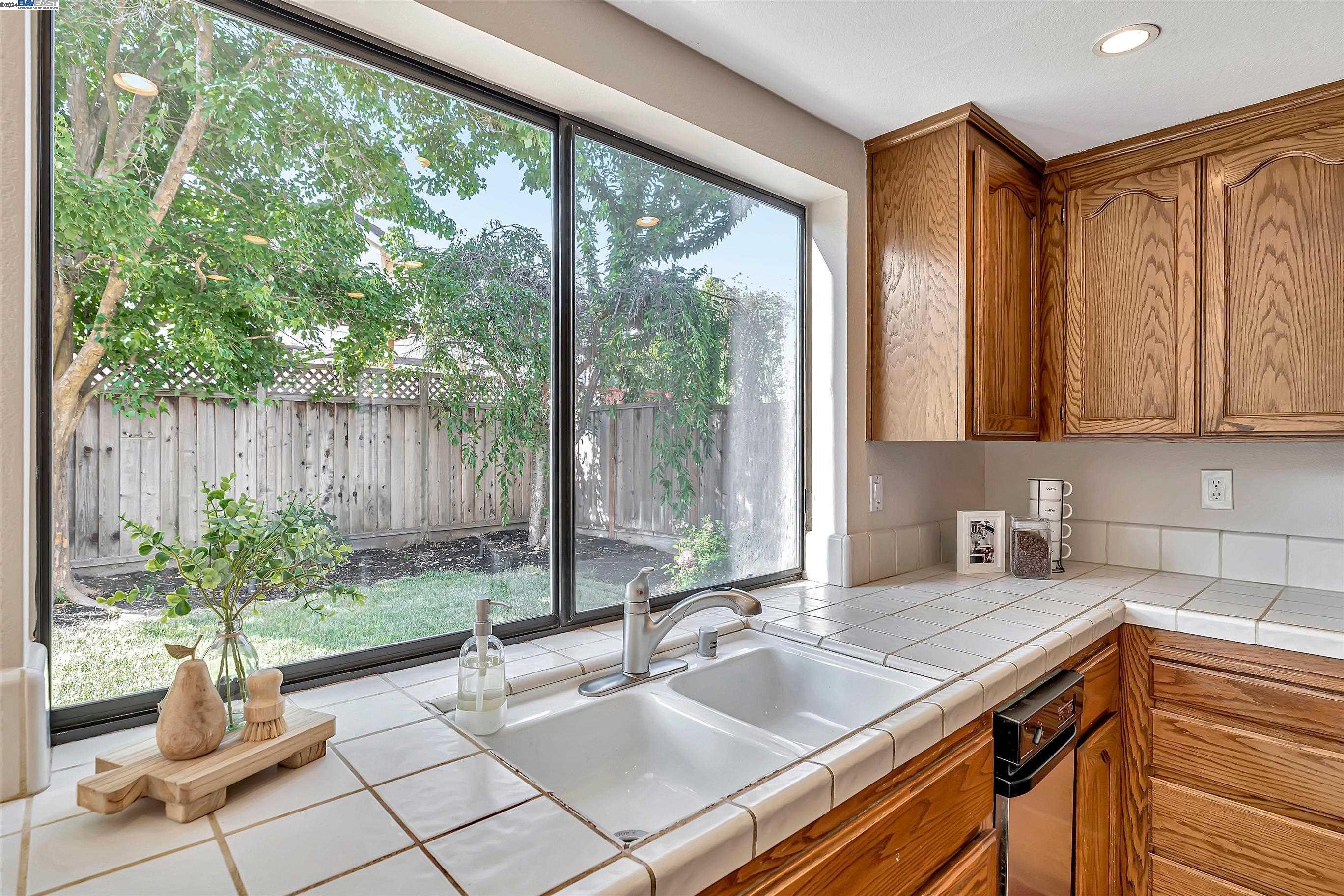 6537 Calle De La Mancha