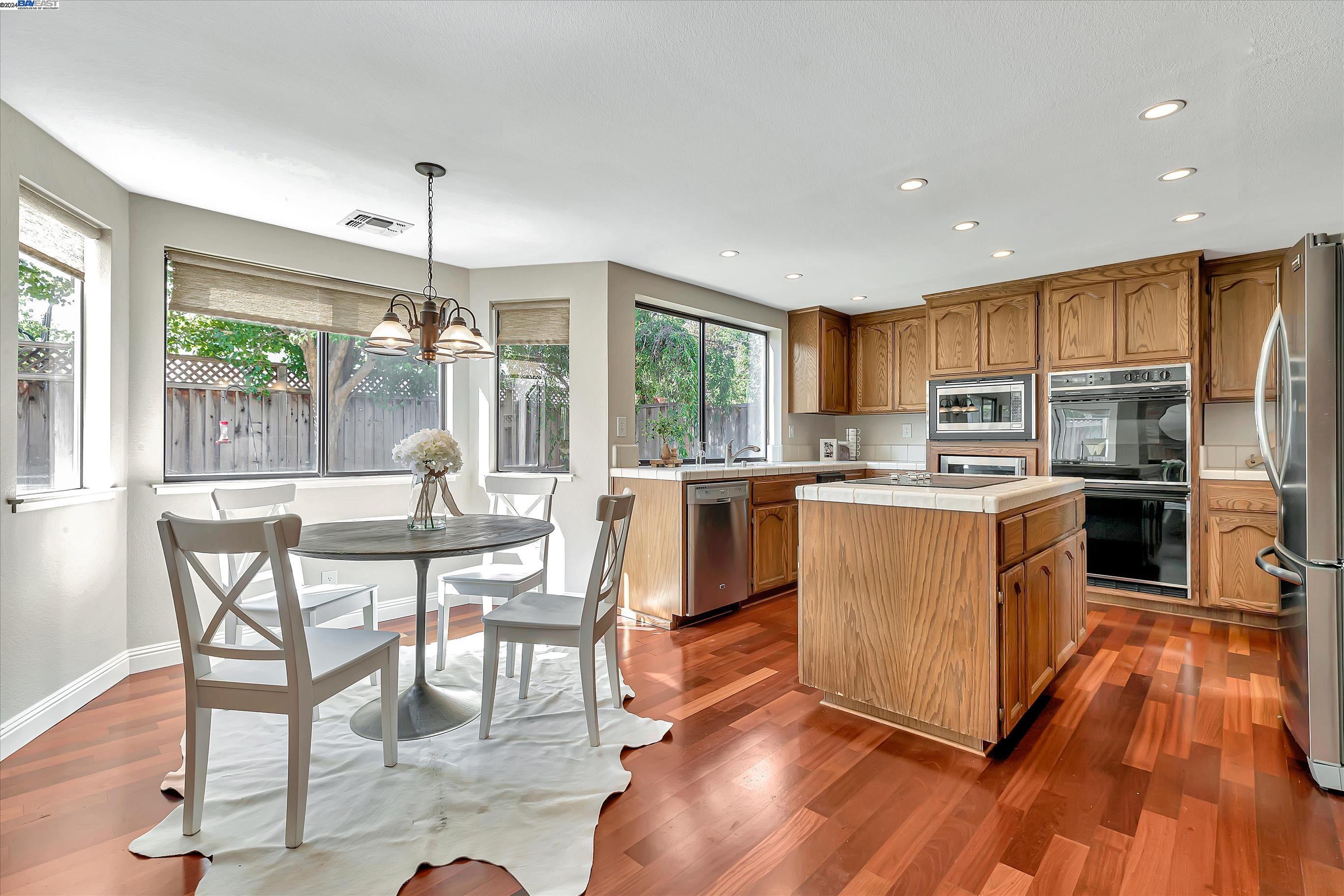 6537 Calle De La Mancha