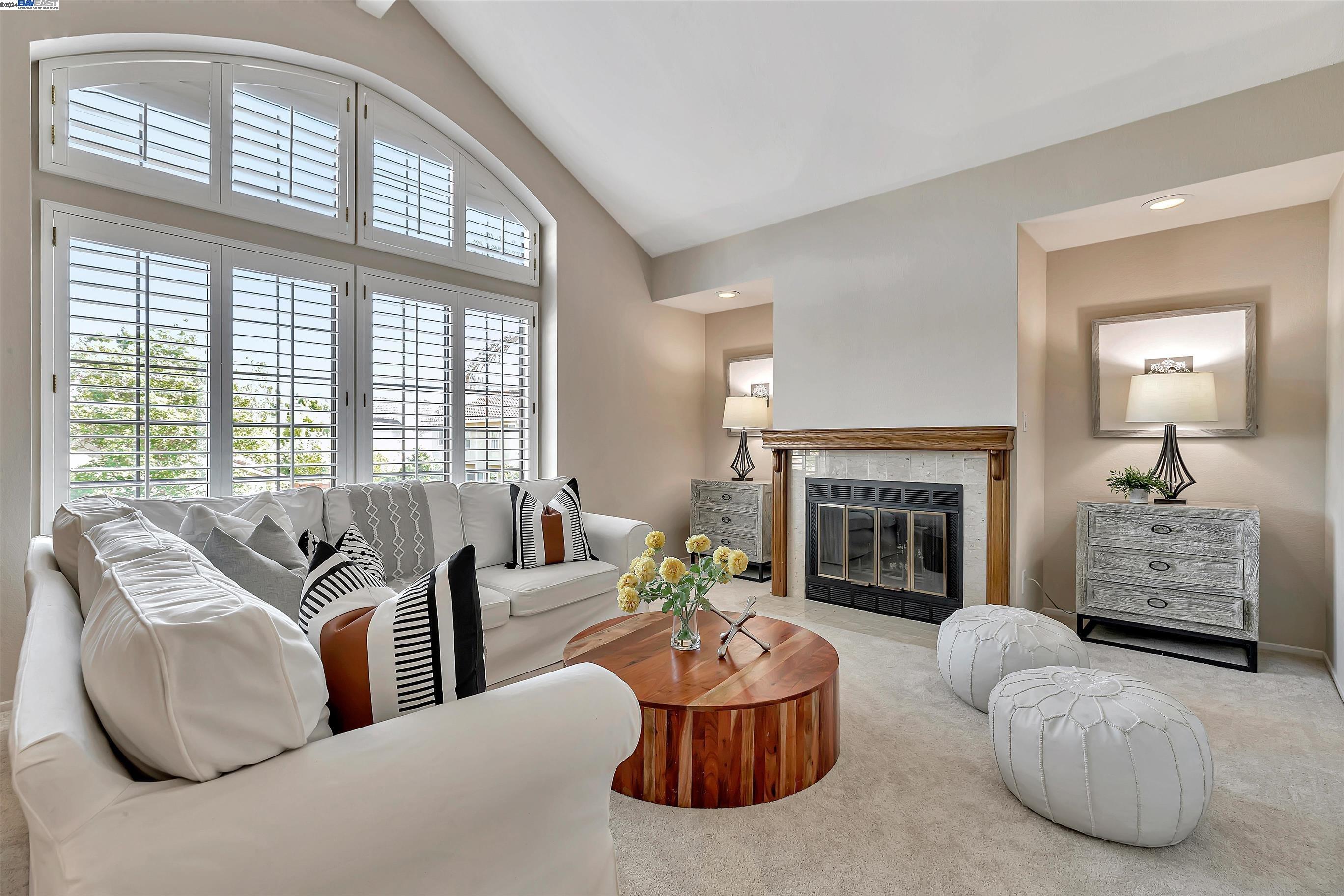 6537 Calle De La Mancha