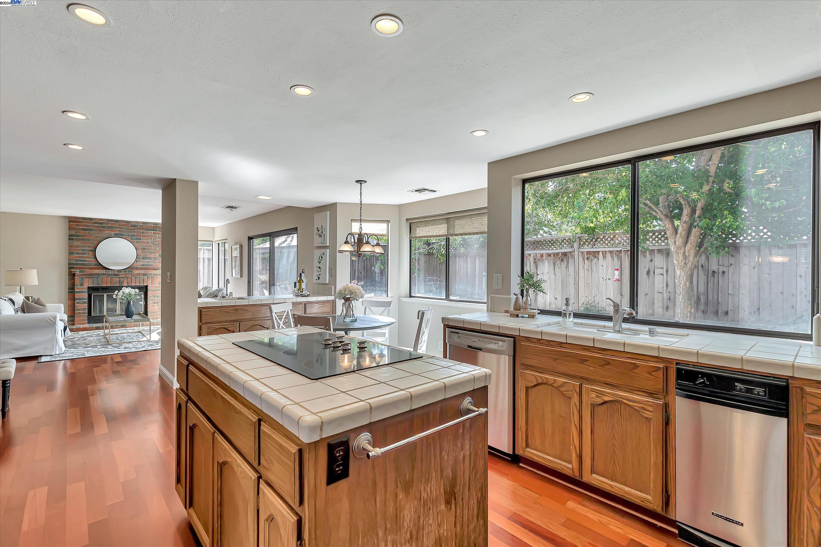 6537 Calle De La Mancha