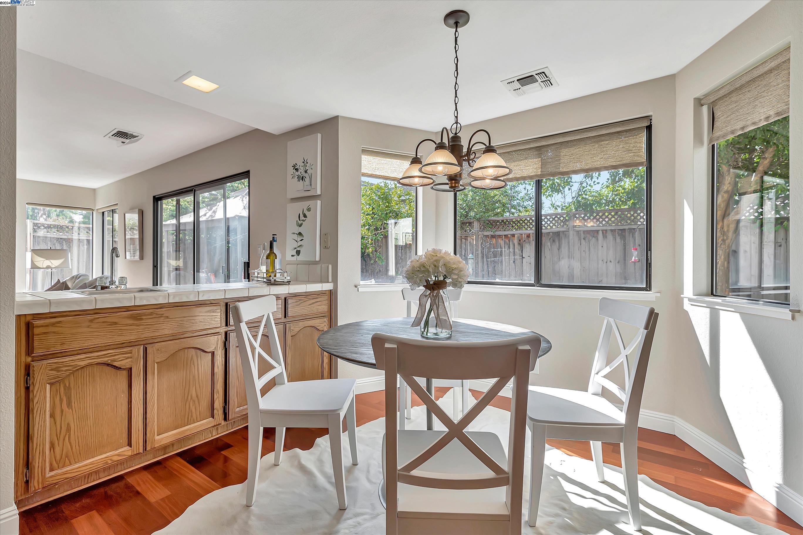 6537 Calle De La Mancha