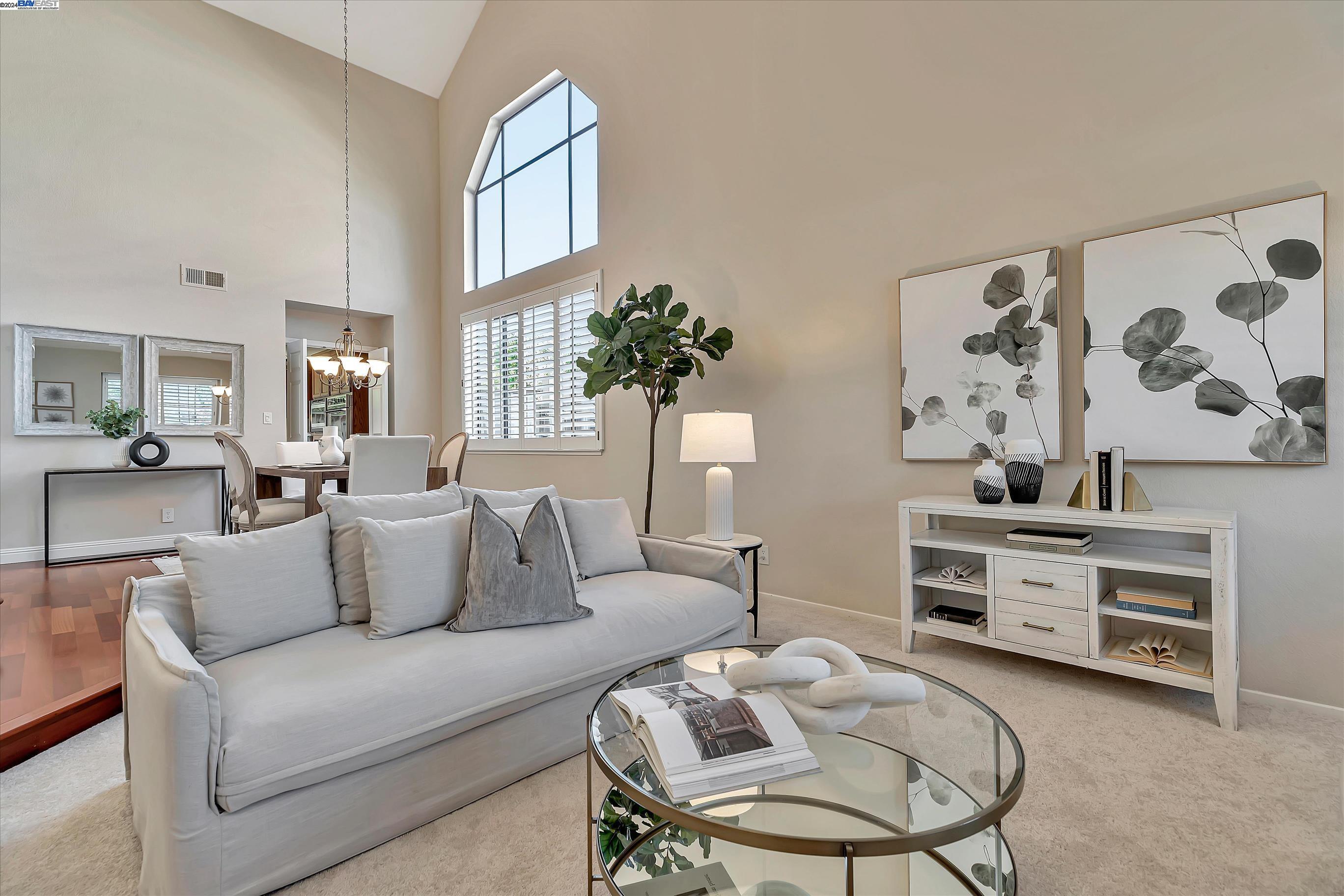 6537 Calle De La Mancha