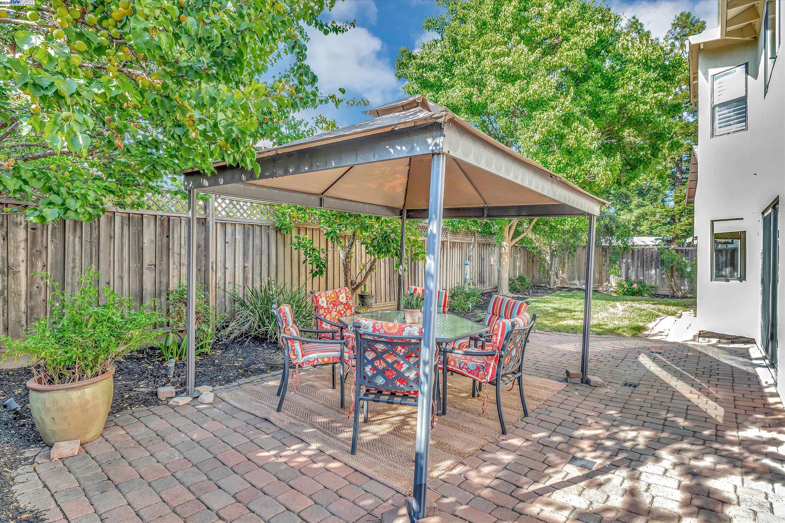 6537 Calle De La Mancha