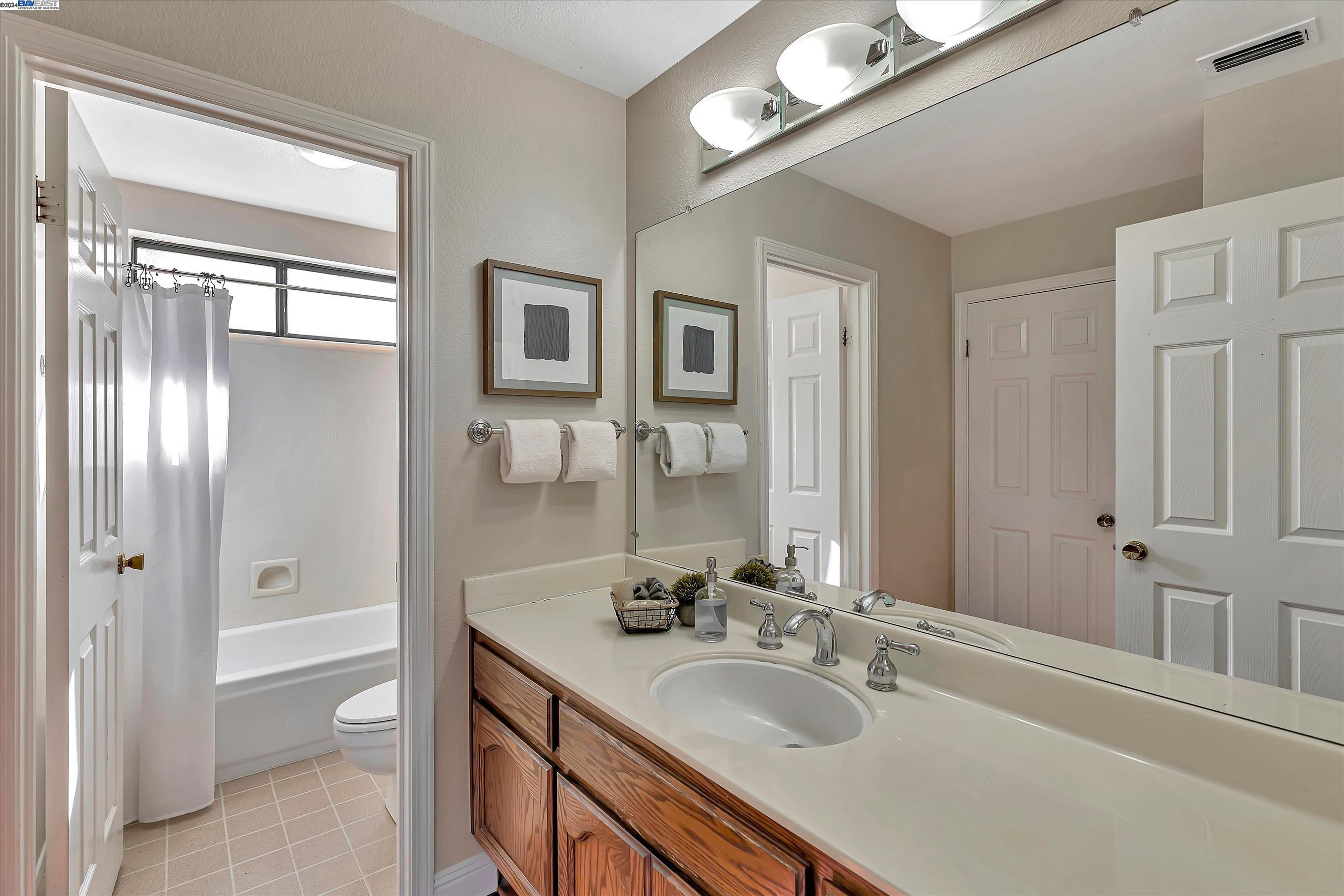 6537 Calle De La Mancha