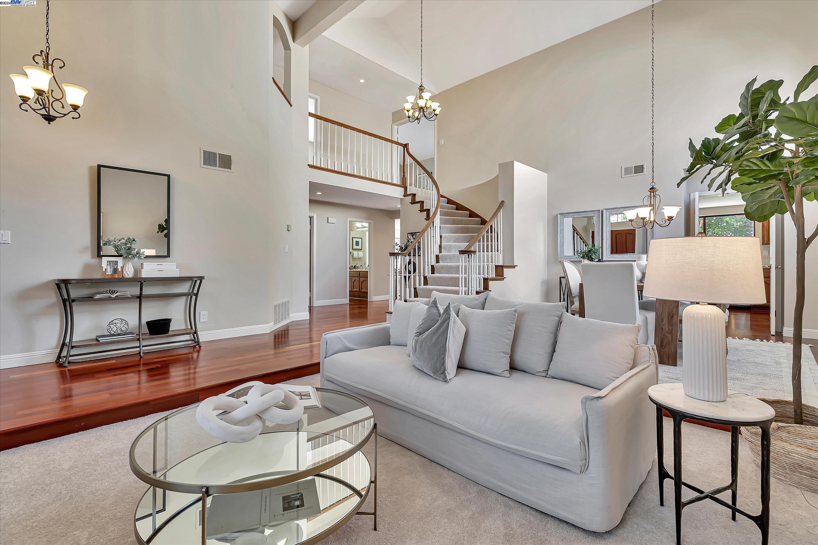 6537 Calle De La Mancha