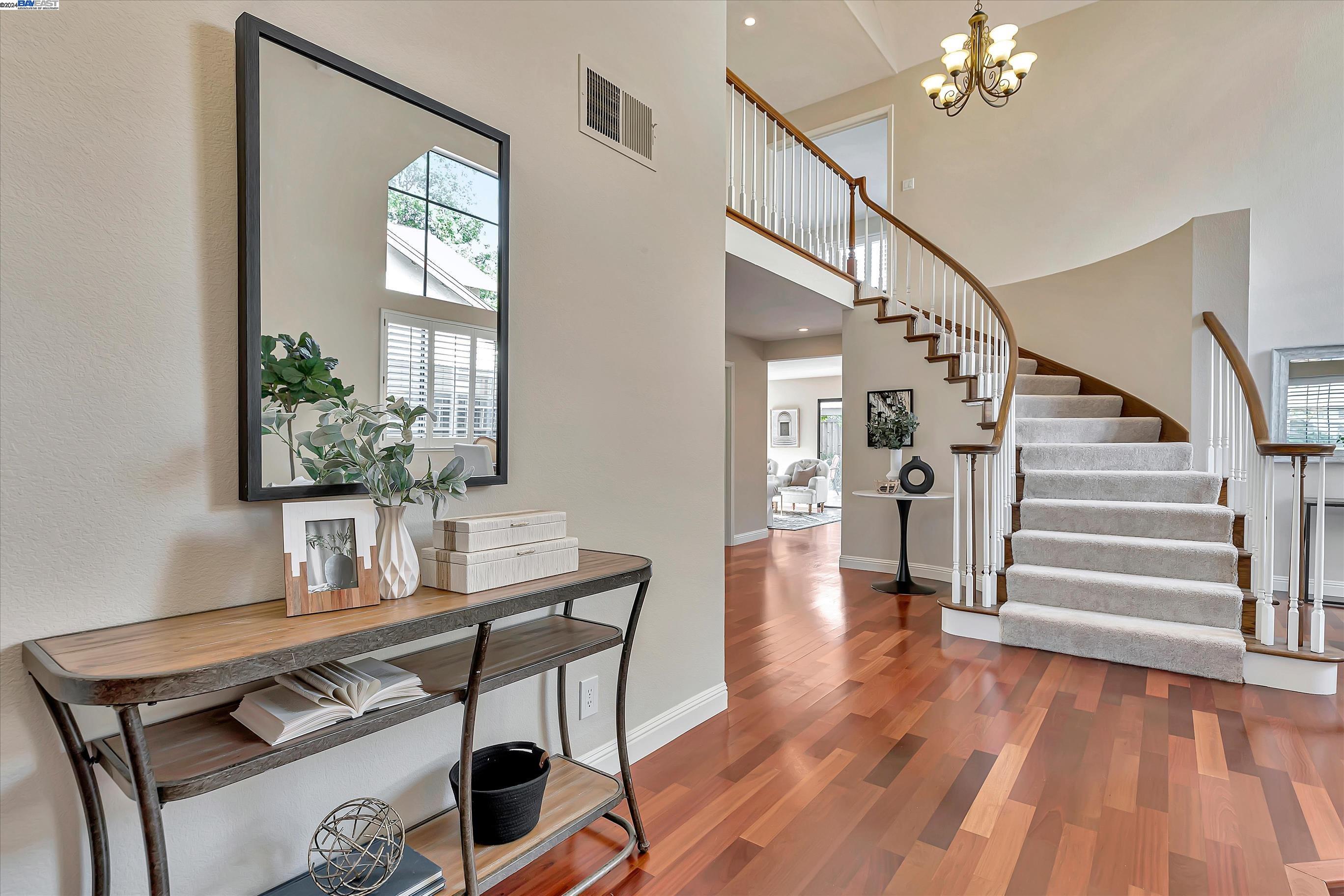 6537 Calle De La Mancha