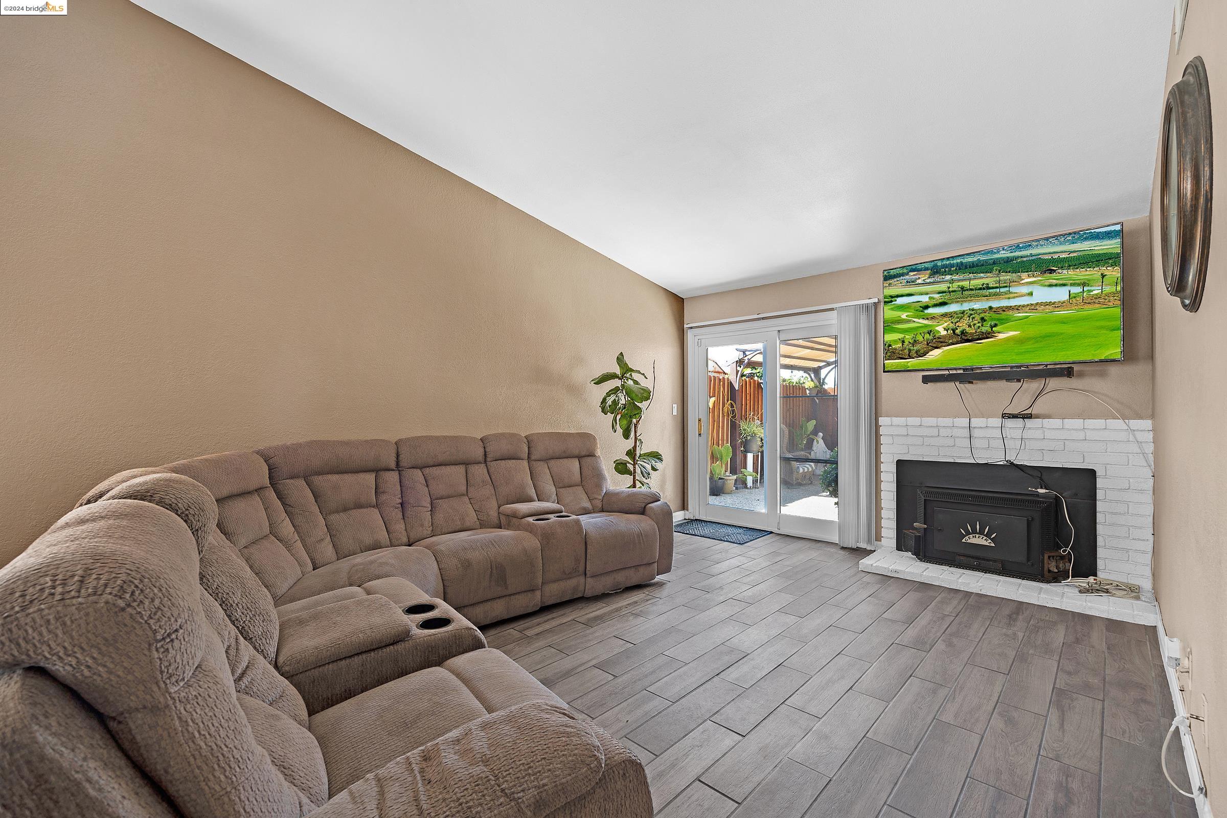3645 Desanie Cir.