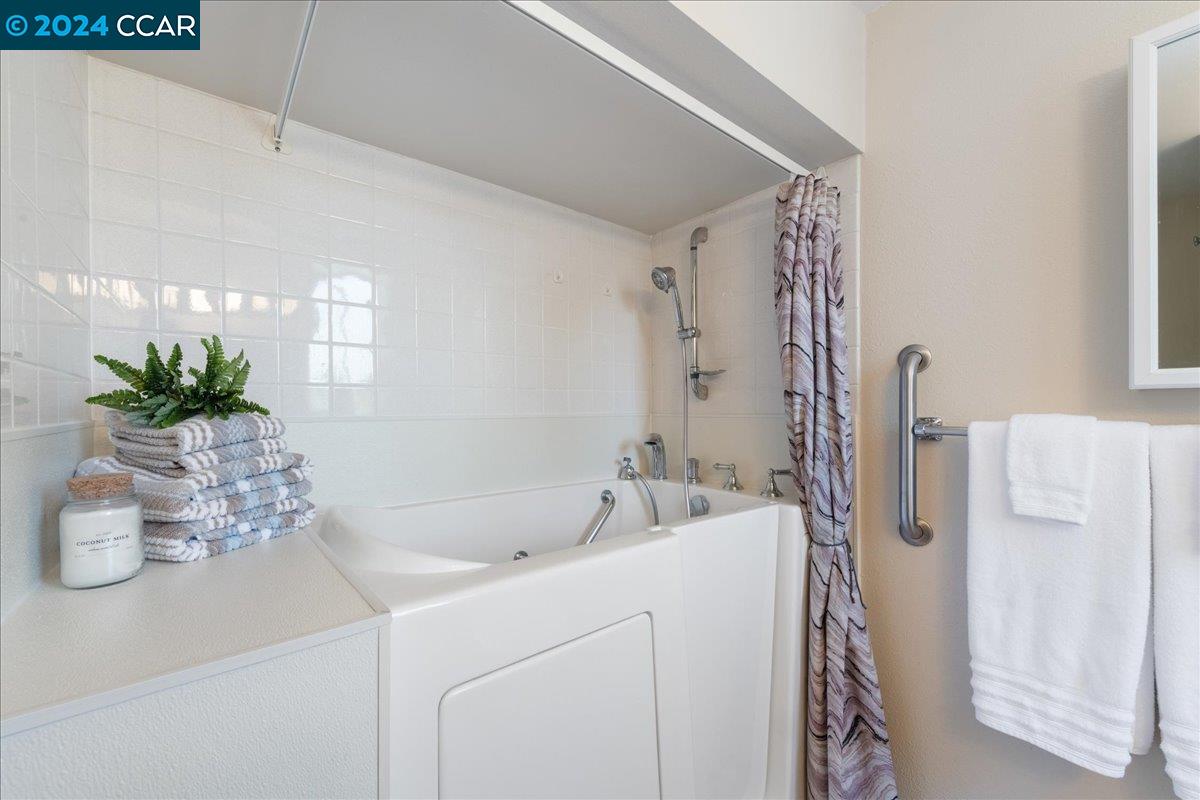 1200 Singingwood # 7