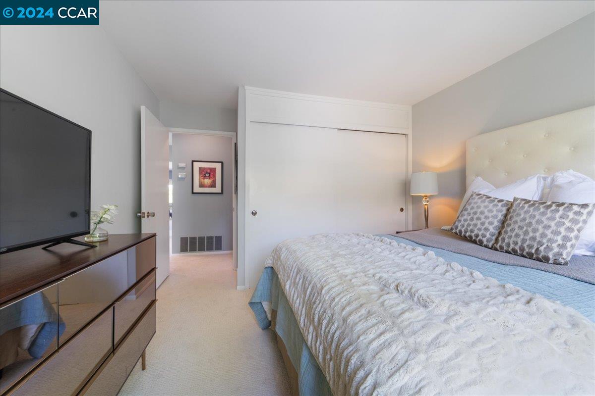 1200 Singingwood # 7